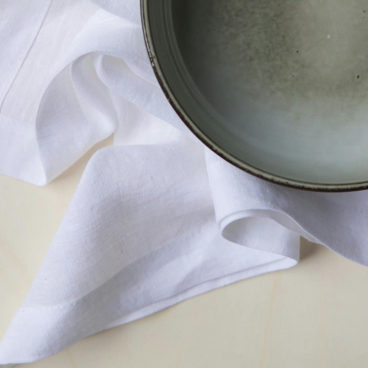 LES ESSENTIELS - Serviette en lin lavé blanc 45x45