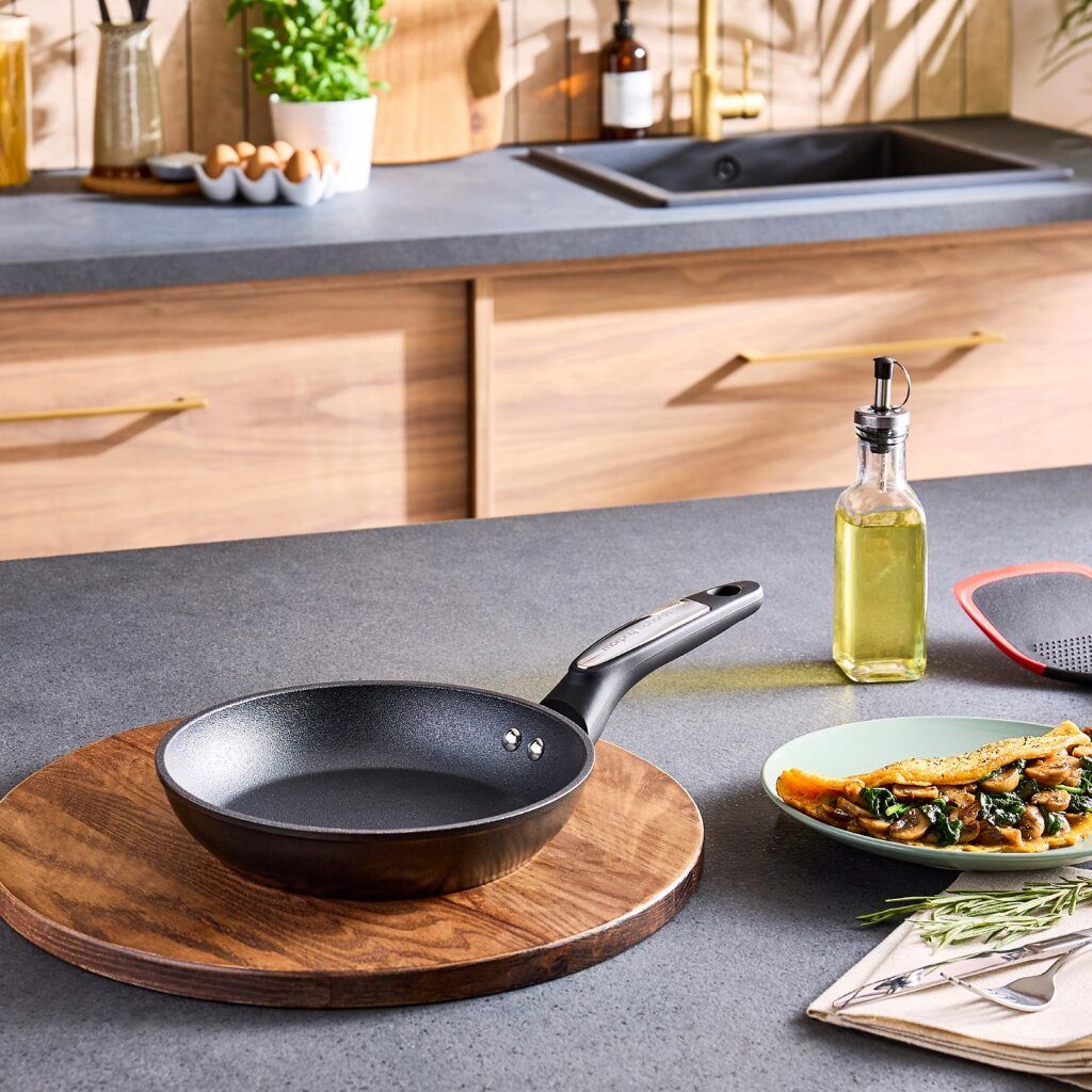 Morphy Richards Forged Aluminium Ceramic Frying Pan