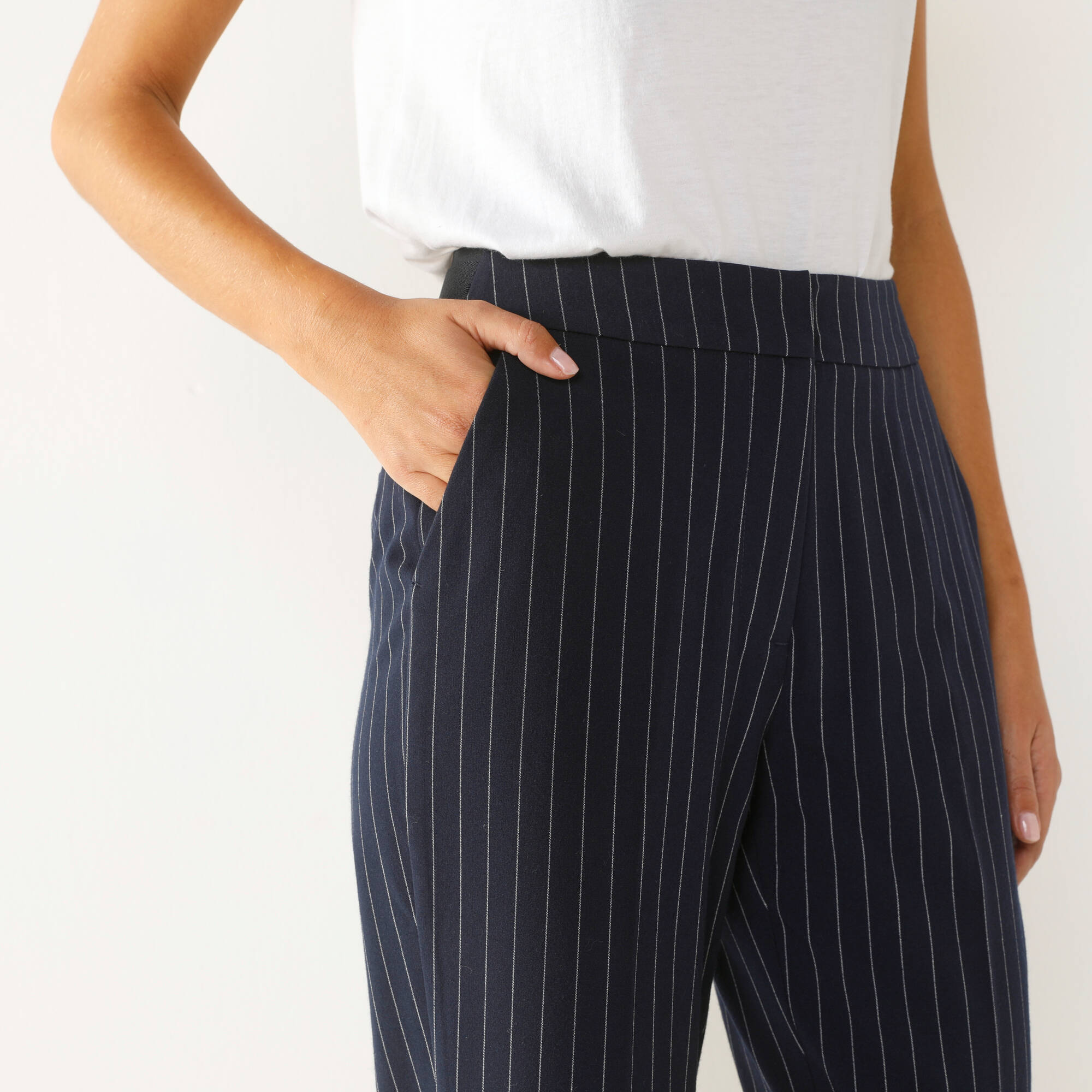 Pantalon 7/8ème coupe cigarette, imprimé rayé