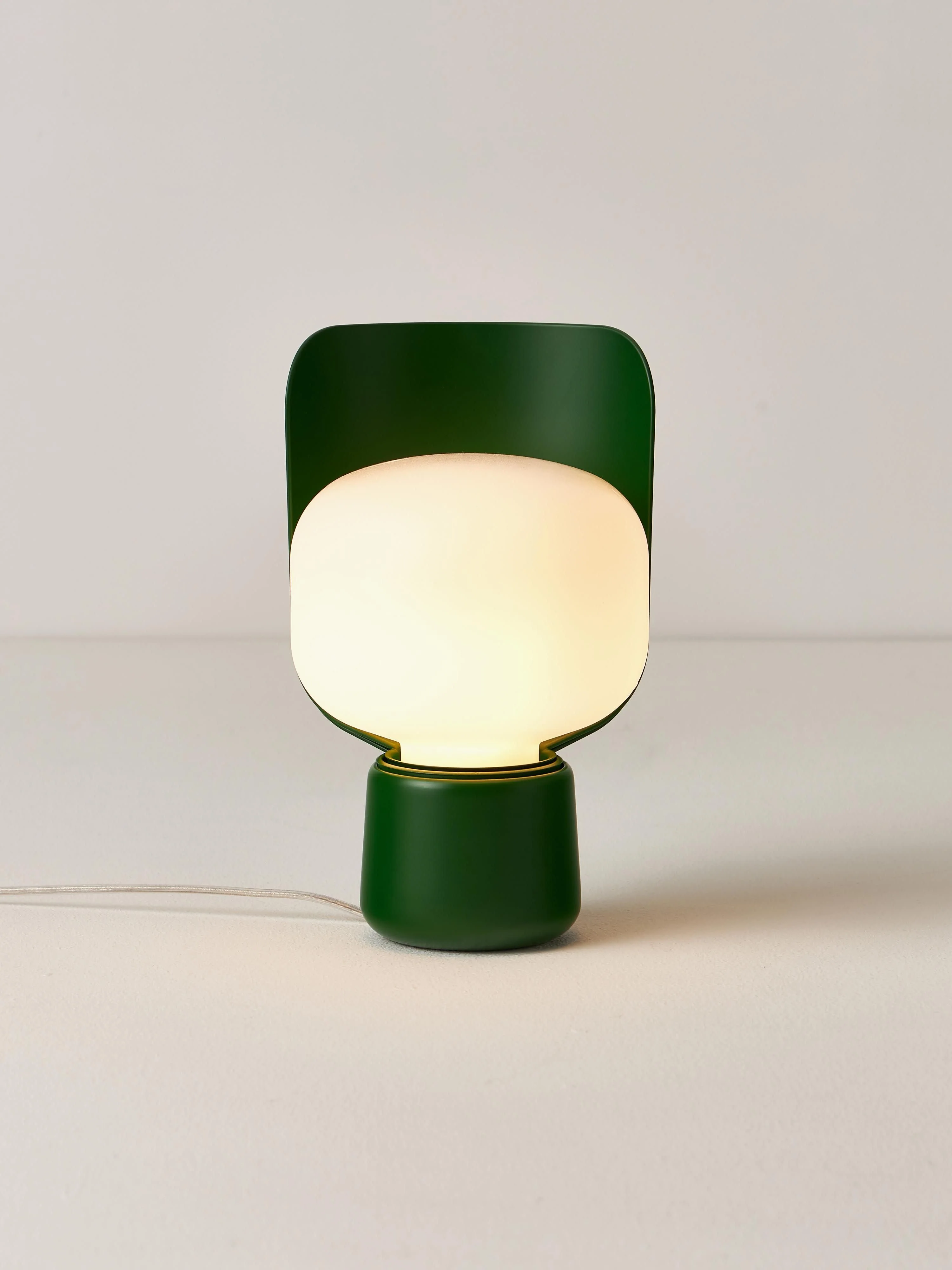 Kleine Tischlampe Blom, handgefertigt