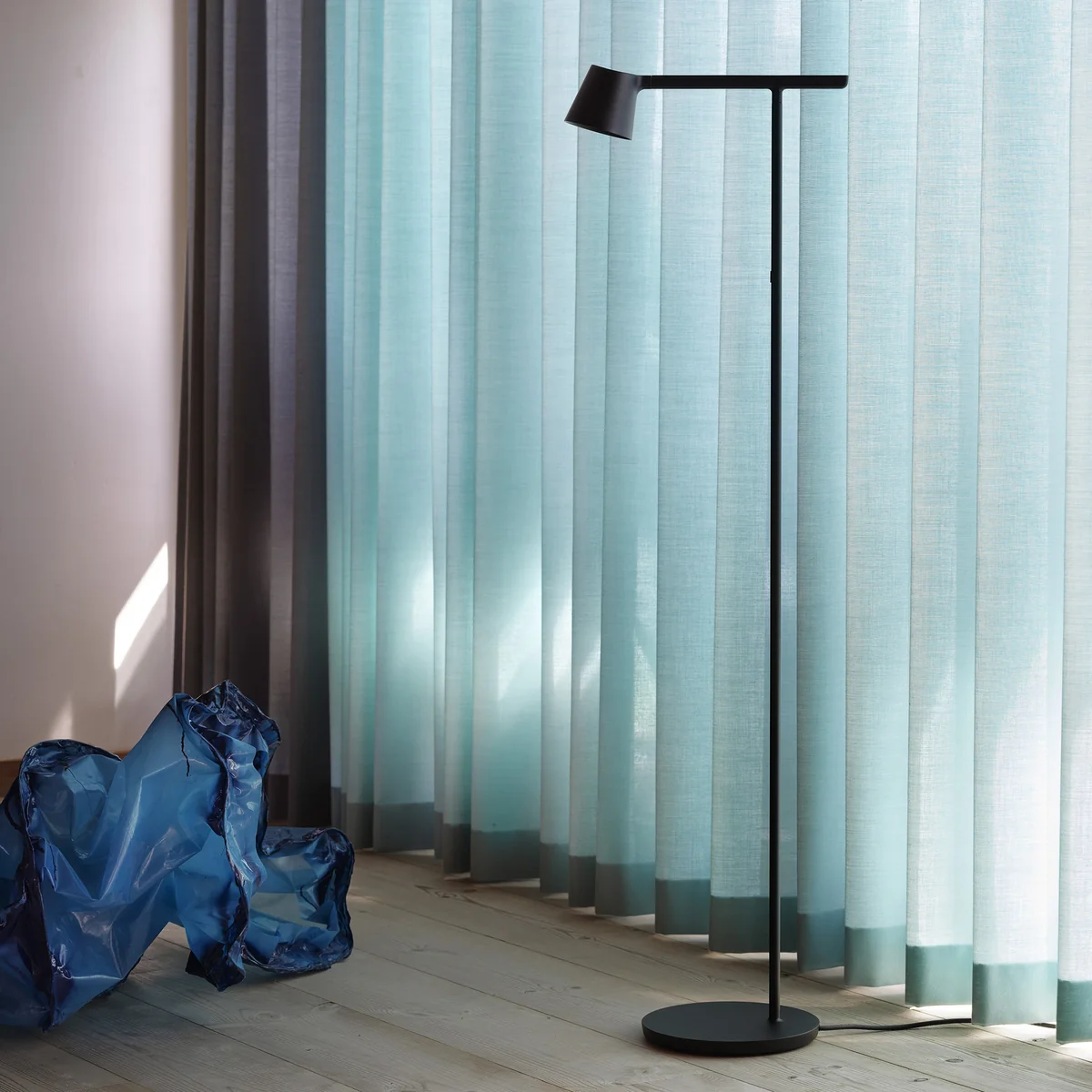 Muuto - Tip LED Stehleuchte, schwarz