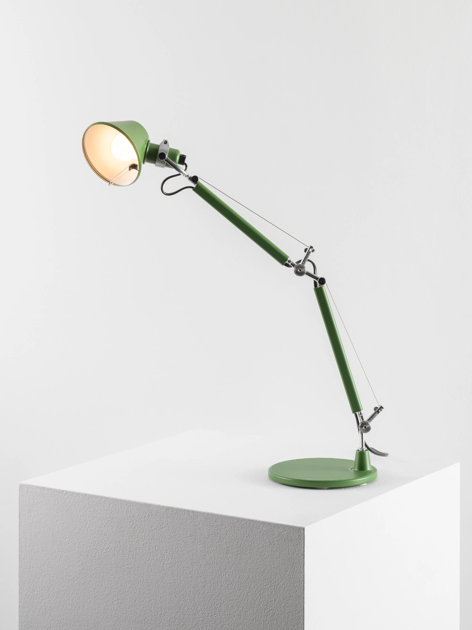 Verstellbare Schreibtischlampe Tolomeo Micro