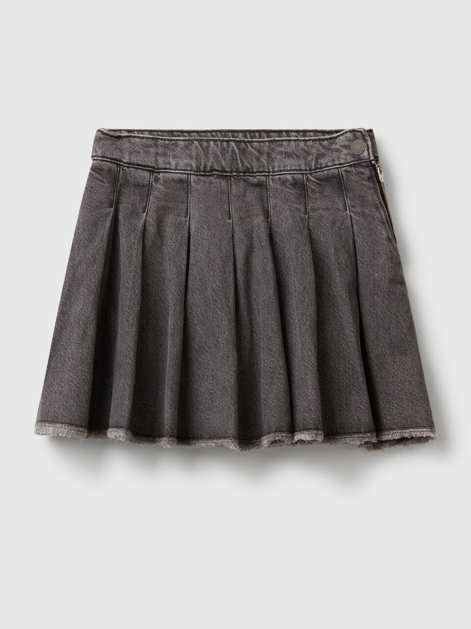 Pleated denim skirt