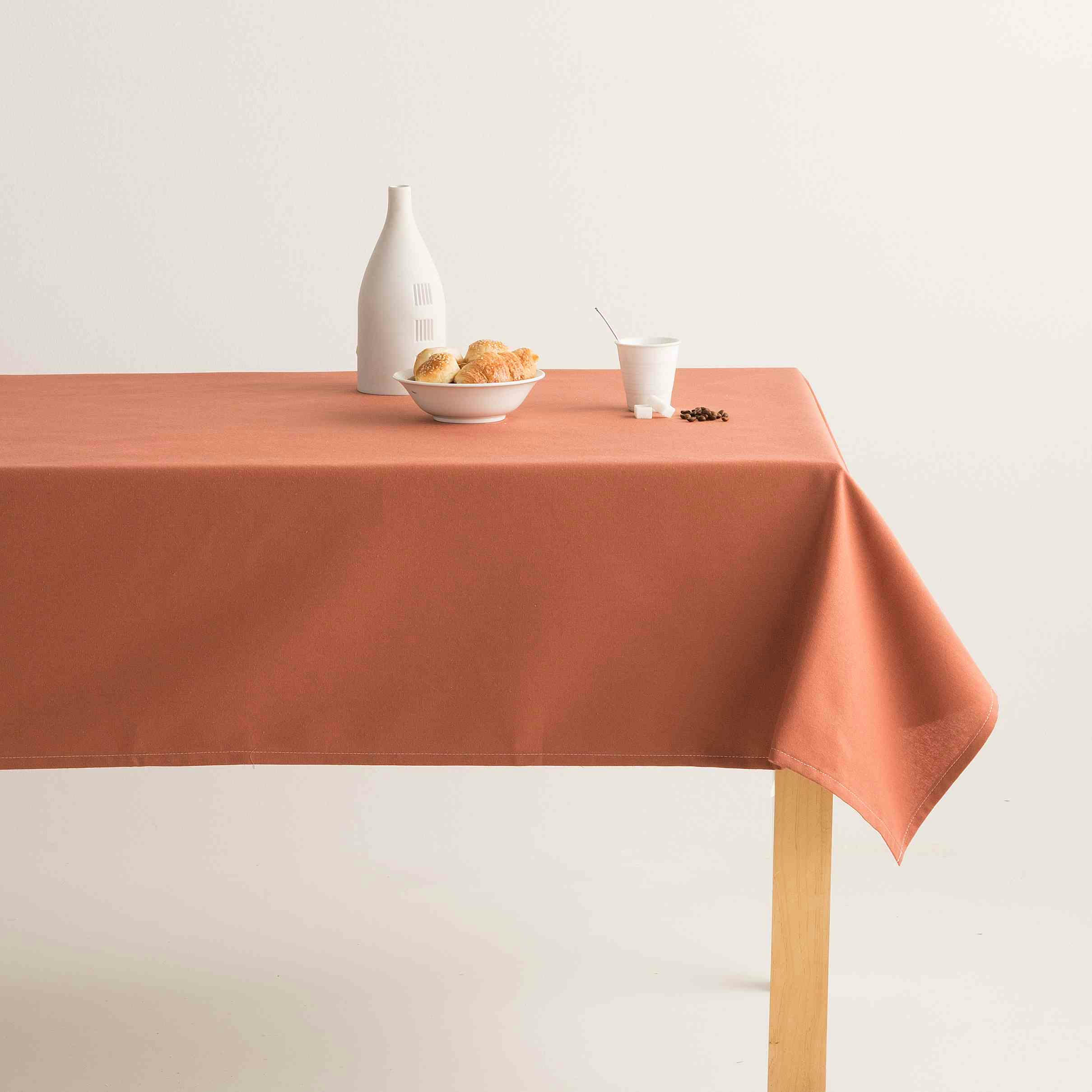 KAHU TEJA - Nappe en coton biologique rouge avec anti-taches 140x140 cm