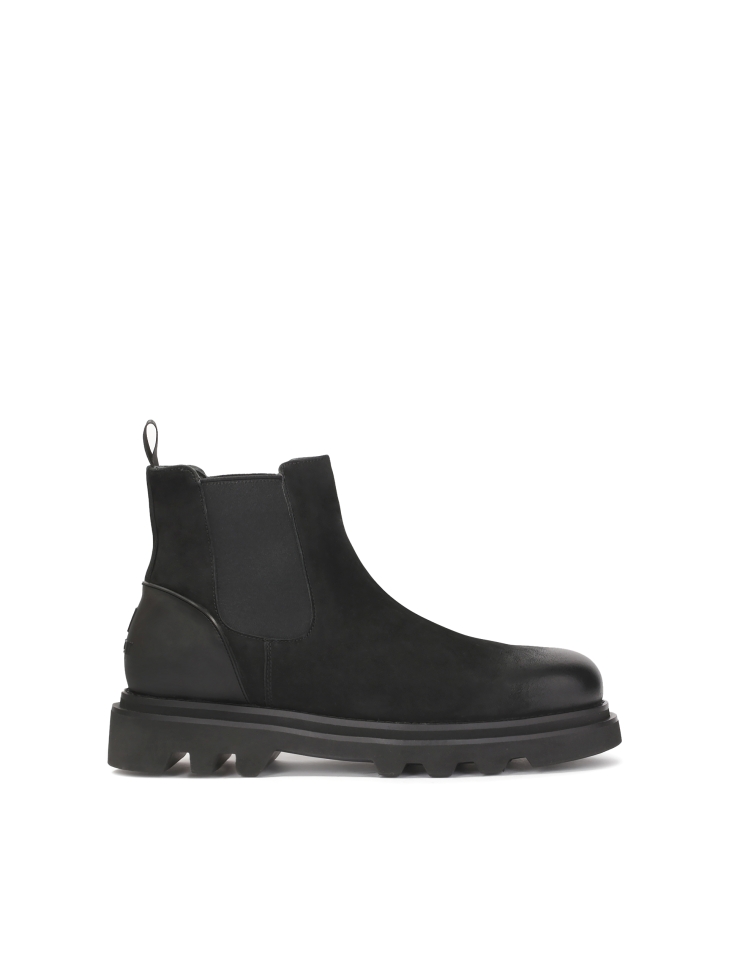 Men’s black insulated Chelsea boots with track sole