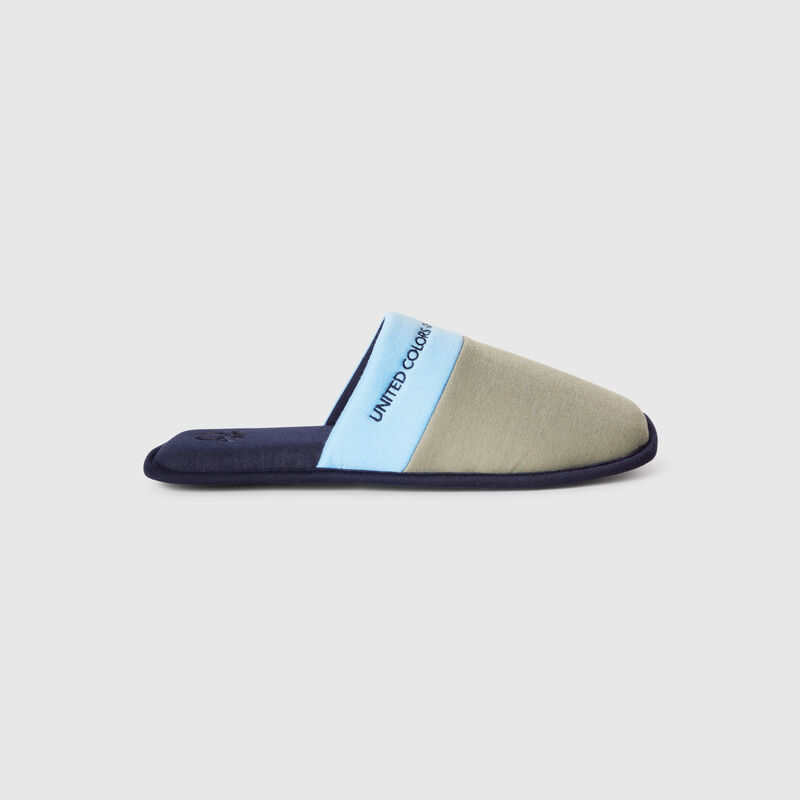 Slippers with logo