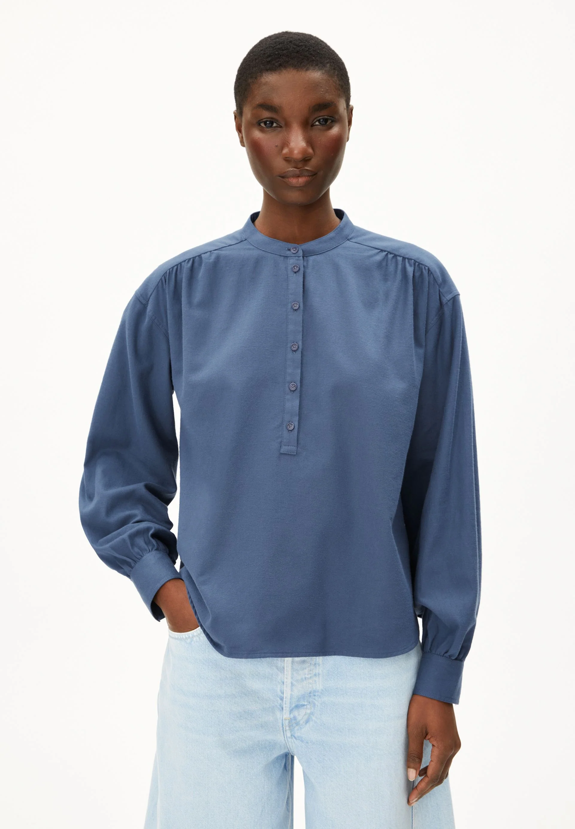 EFINARAA BRUSHED BLUSE