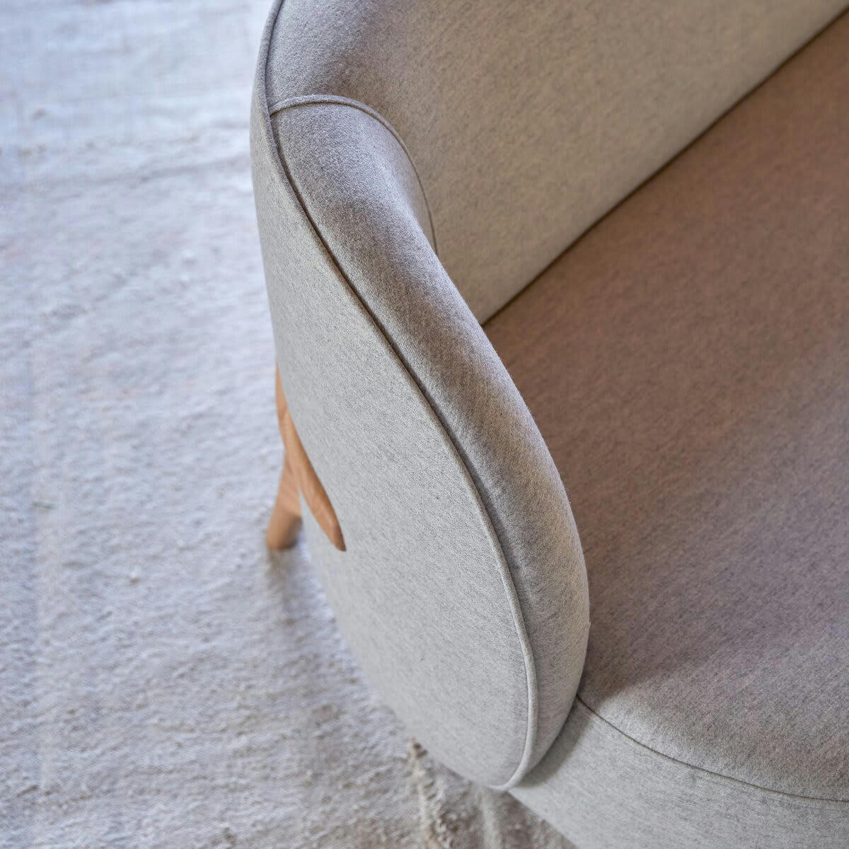 HOYA - Canapé en chêne massif et tissu gris 3 places