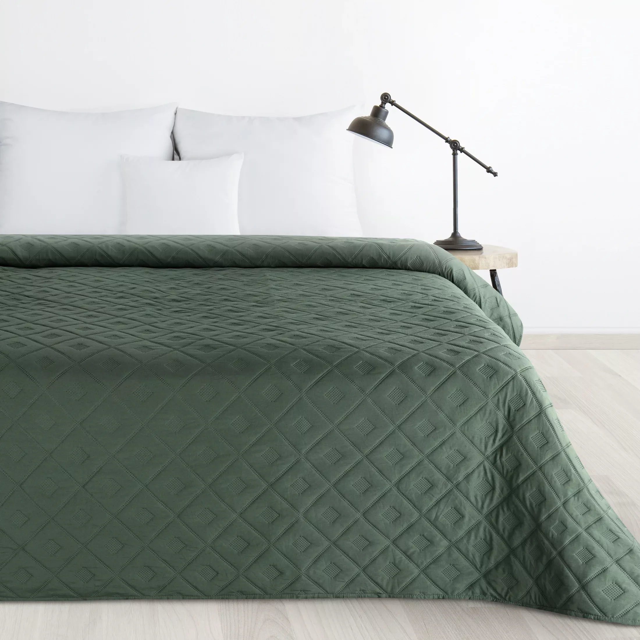 Narzuta zielona 220x240 cm z geometrycznym wzorem wykonana techniką hot press ALARA 6 Design 91