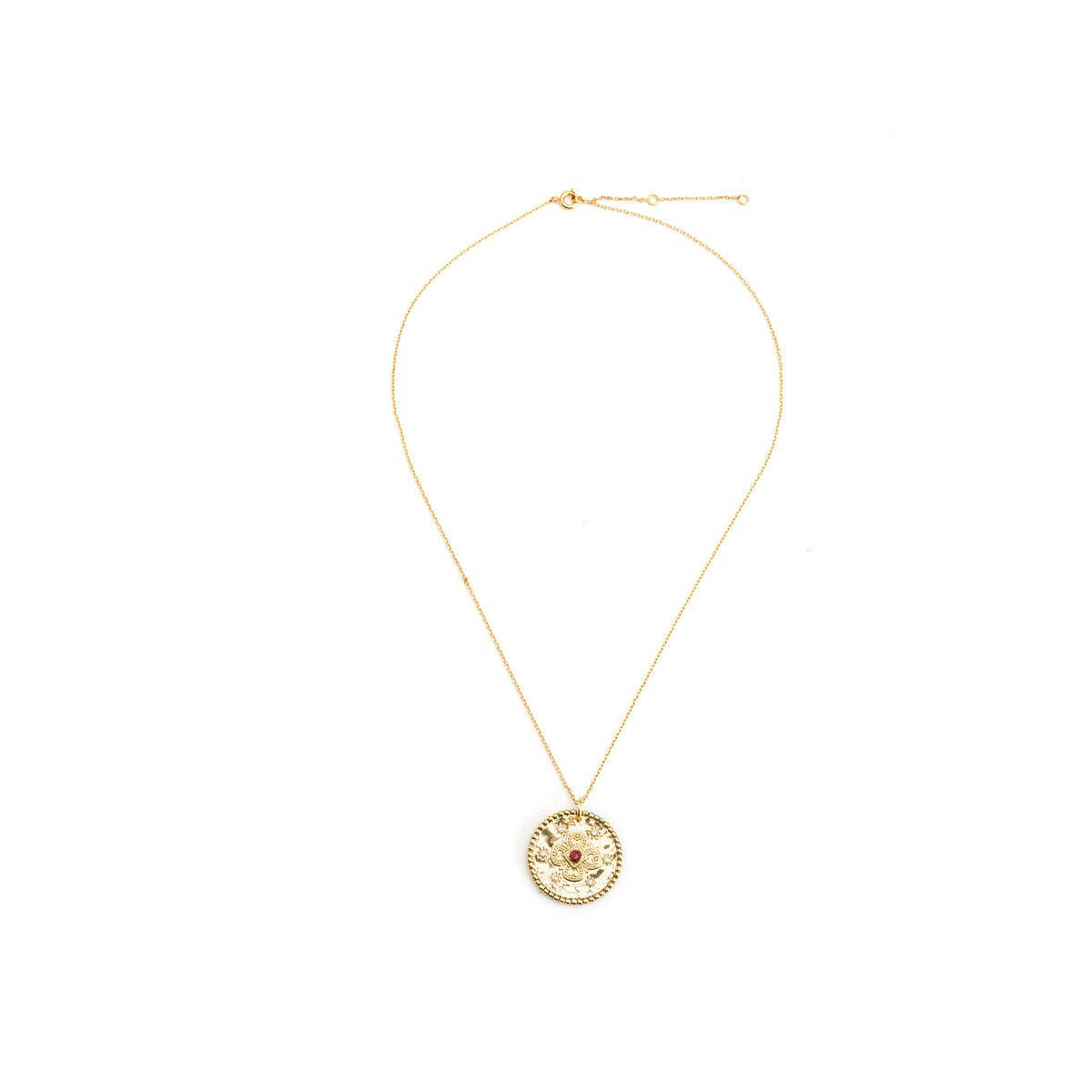 Collier avec médaille
