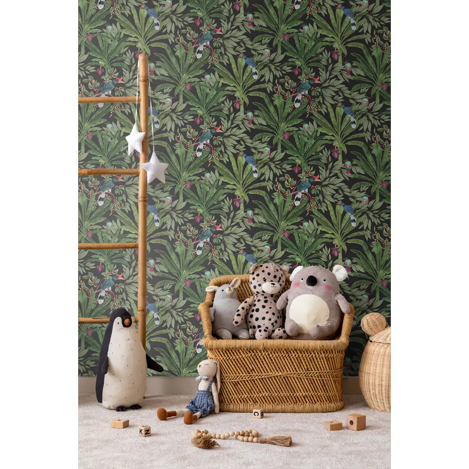 Walls4You behang tropische jungle bladeren en paradijsvogels zwart en groen