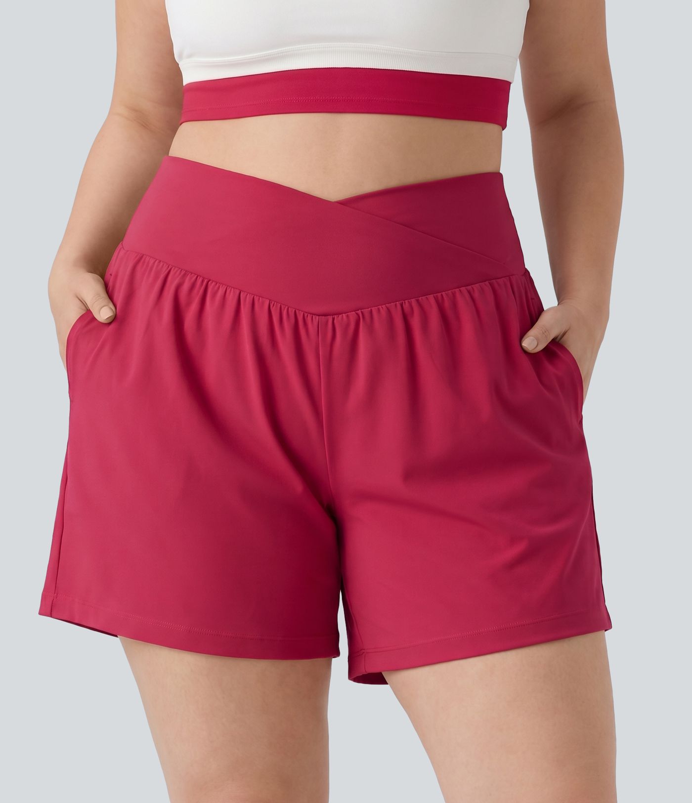 Short de yoga 2-en-1 13cm grande taille SoftlyZero™ Airy effet frais InstantCool taille haute croisée avec poches