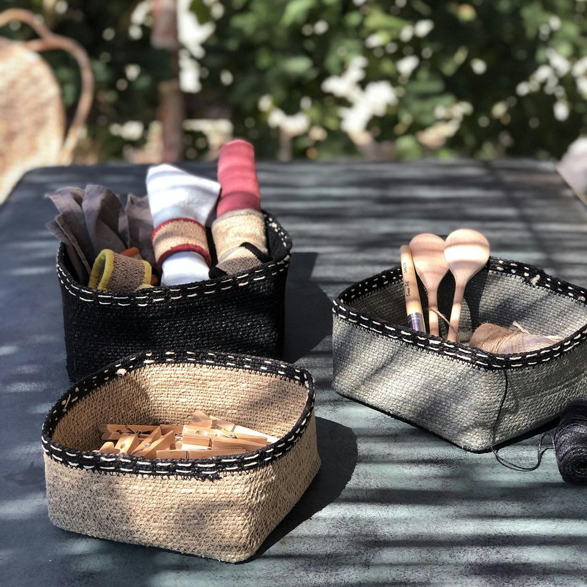 - Set de 3 boîtes en jonc de mer