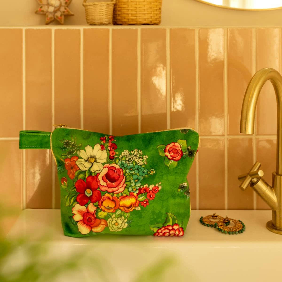 - Pochette en velours imprimé fleuri vert 19x28cm