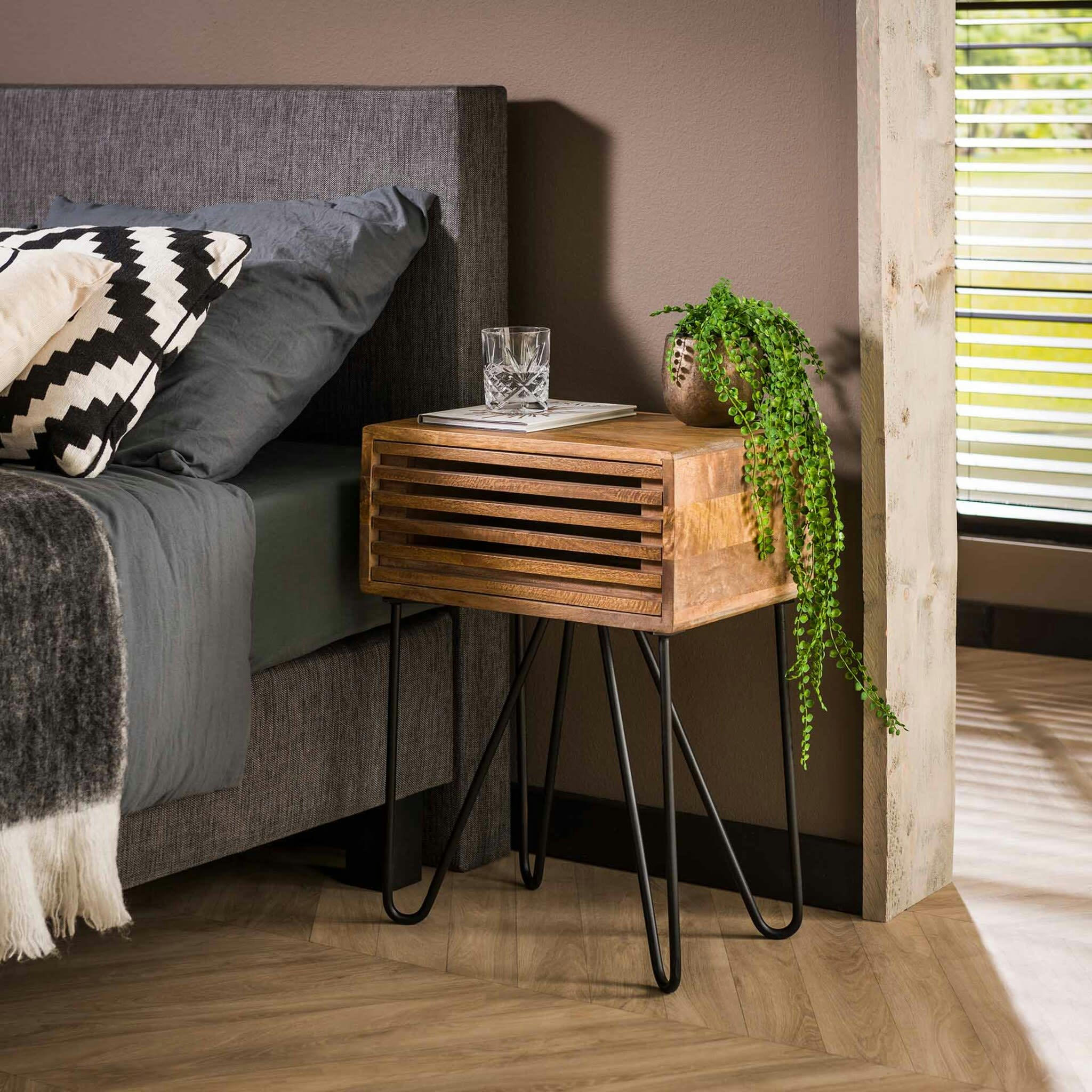 - Table de chevet 1 tiroir ajouré en bois massif naturel