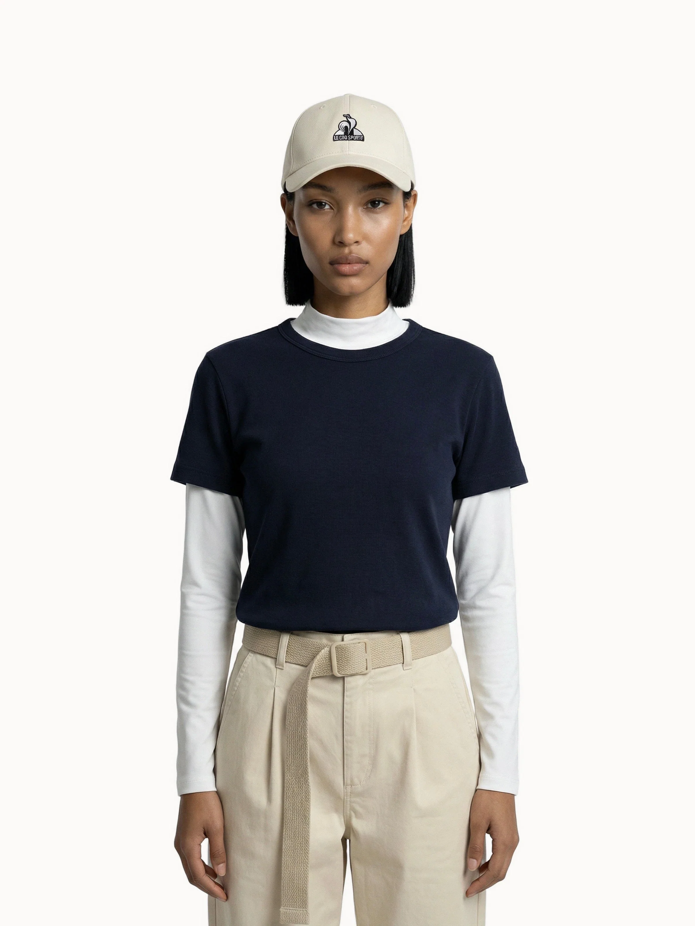 T-shirt crop Essentiel côtelé avec badge logo brodé ton/ton
