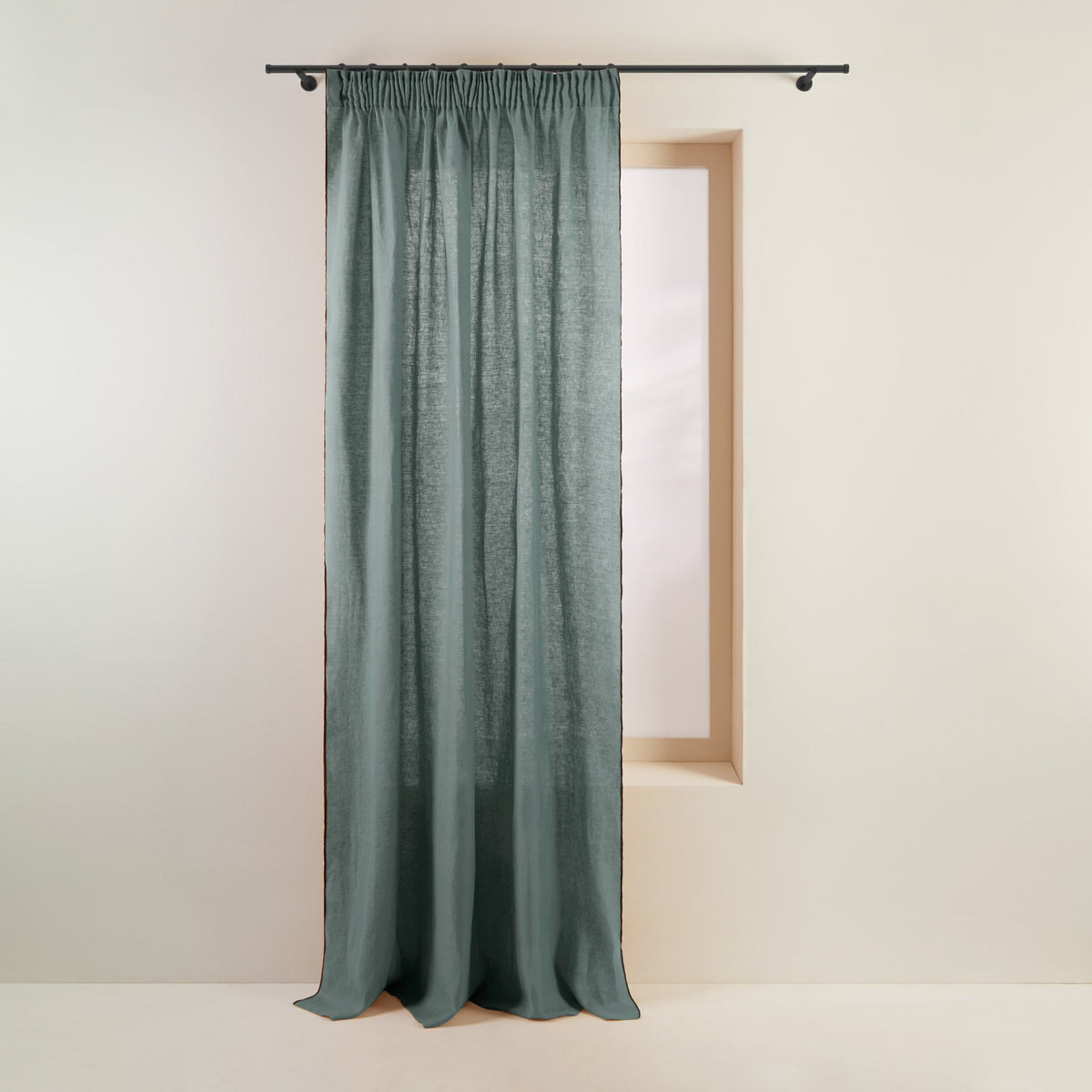 Madura Gordijn Carlina groen van grijze en zwarte hommel 200x280 cm
