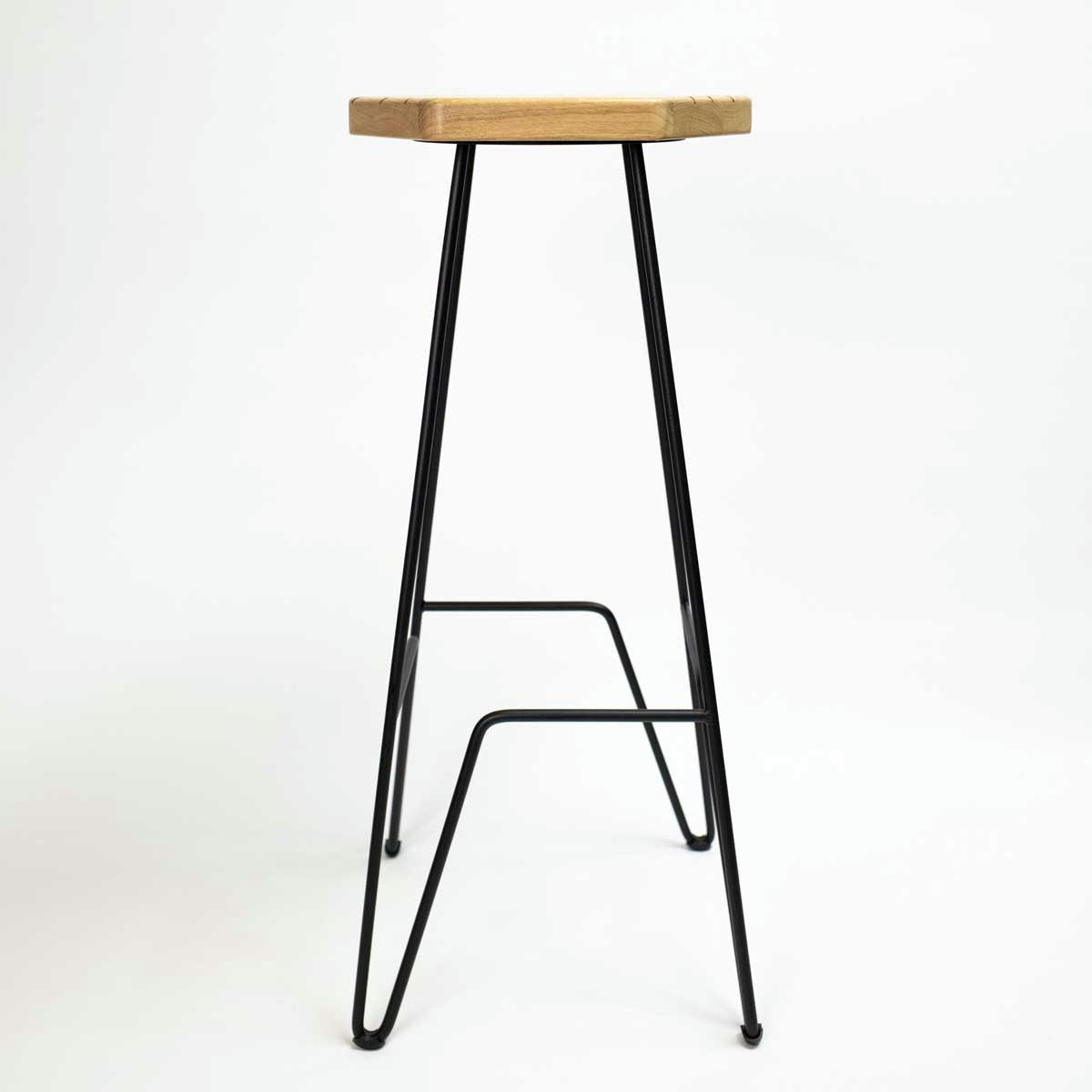 WOOD - Tabouret bar en chêne massif gravure Wood H79 cm