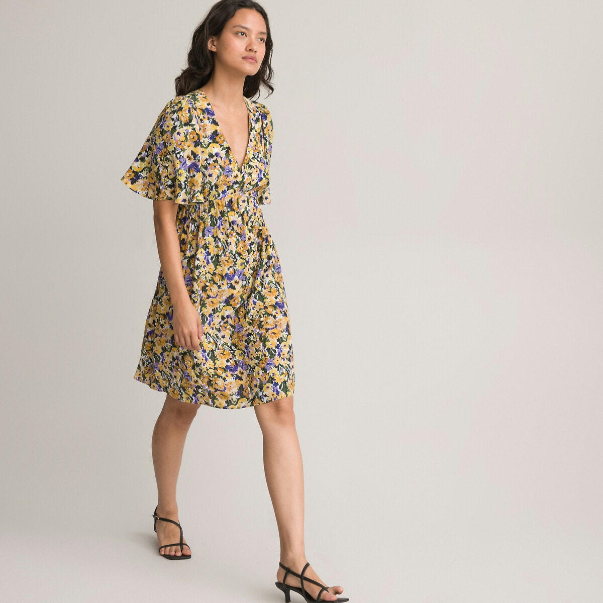 Robe évasée courte, décolleté dos