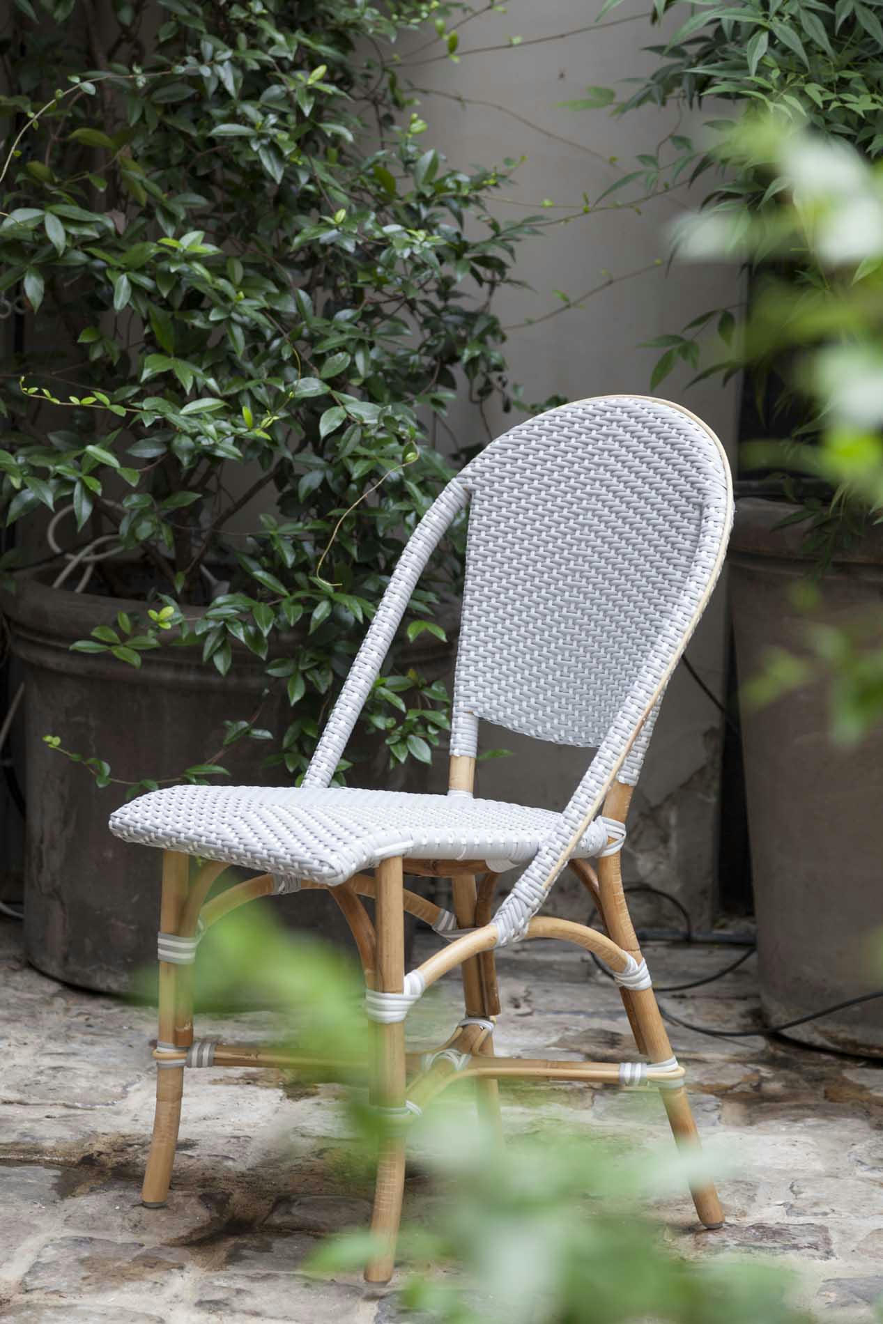 SOFIE - Chaise repas empilable en rotin et fibre synthétique gris