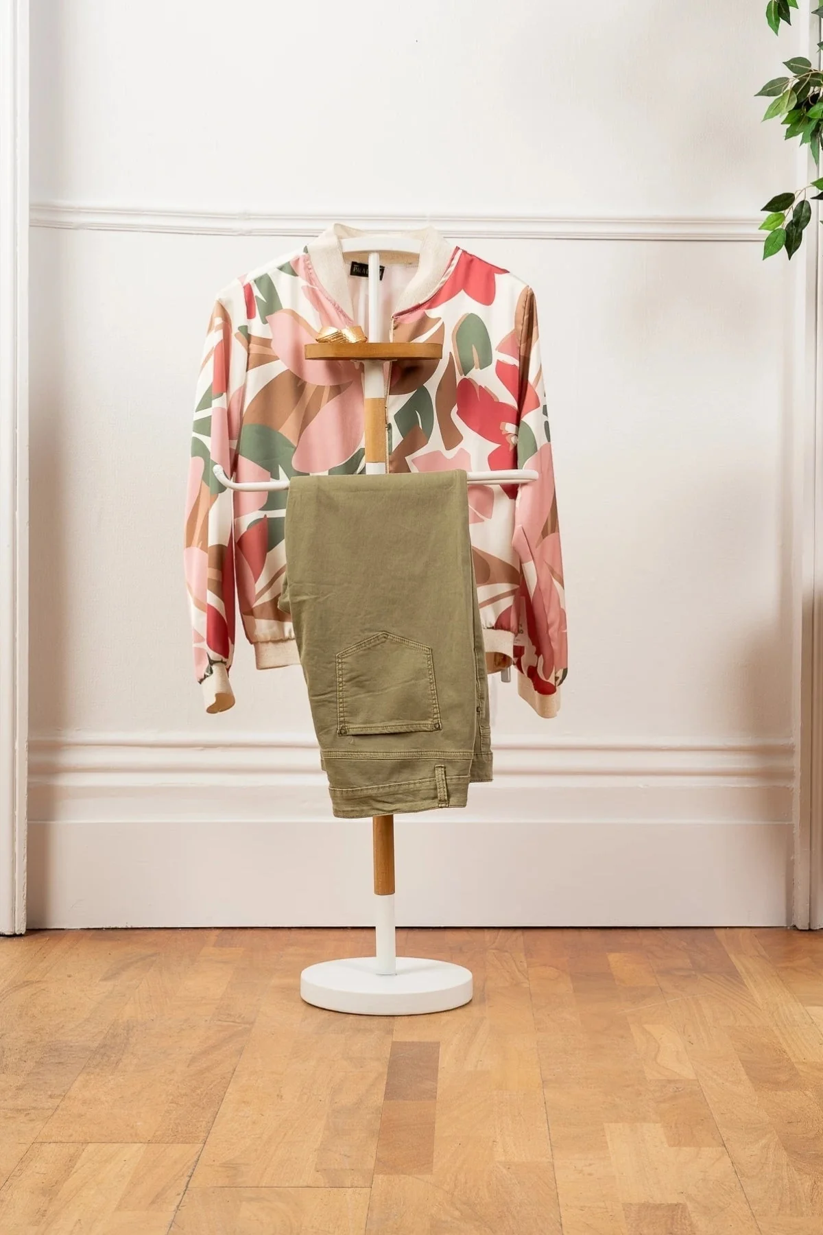 Valet Multifunctional Stand