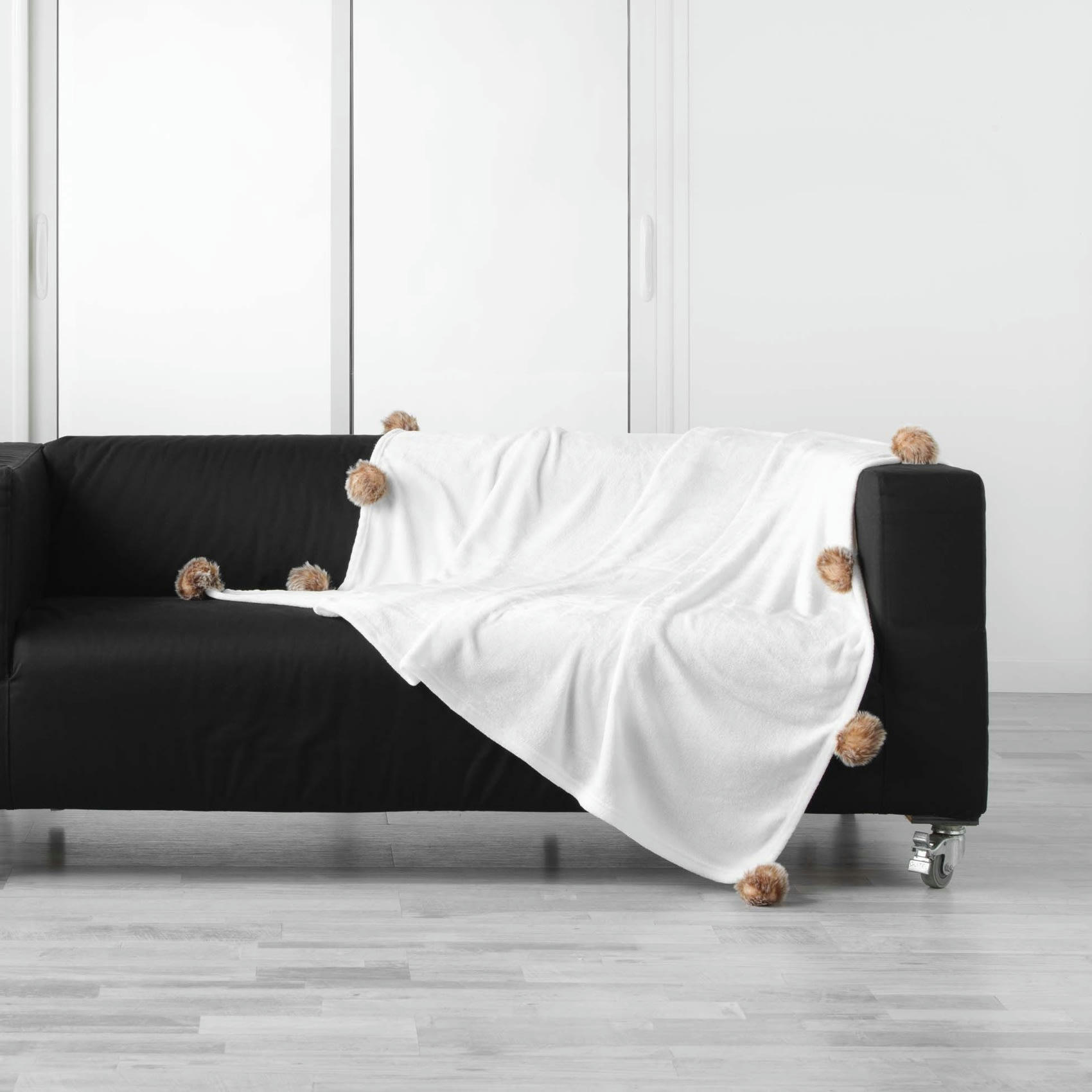 - Plaid en flanelle à pompons polyester naturel 125 x 150 cm