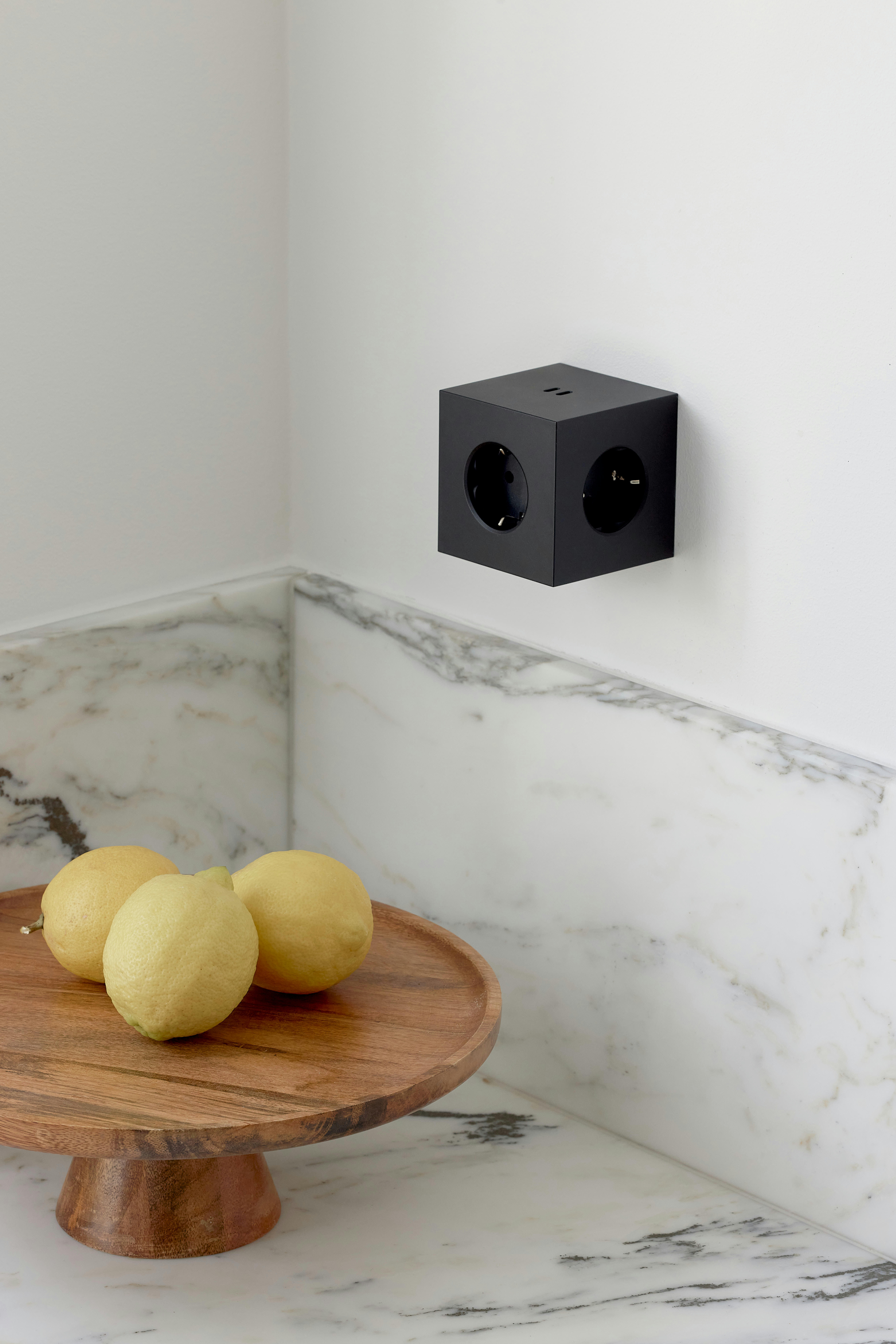 - Multiprise Square 2 murale avec 2 ports USB C  30W Stockholm Black