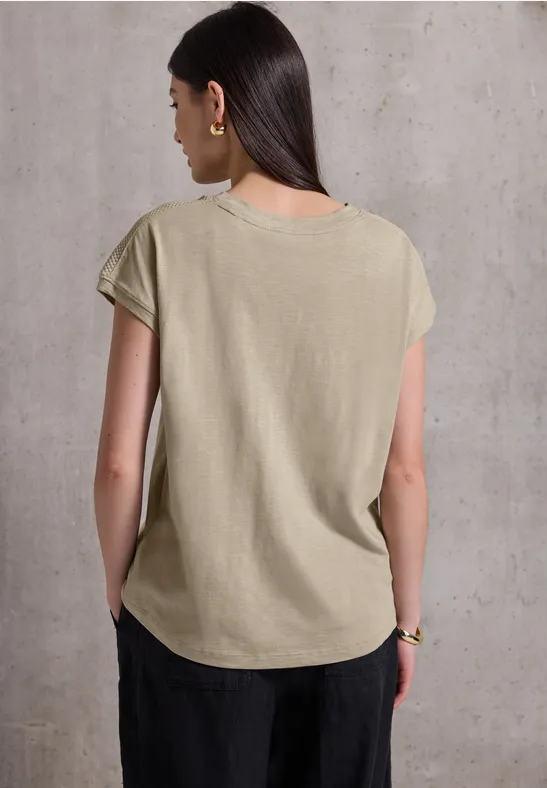 T-Shirt mit Schulterdetail