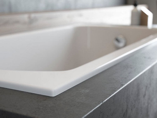 Baignoire rectangulaire 130 x 70 CLASSIC SLIM acrylique blanc   Habillage en polystyrène (4 cm)   Pieds   Vidage à chromé
