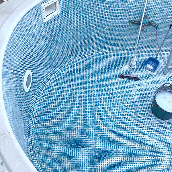 Membrane d'étanchéité en polyuréthane incolore pour piscines (12   4kg) pour carrelage. Imperméabilise et prévient les fuites
