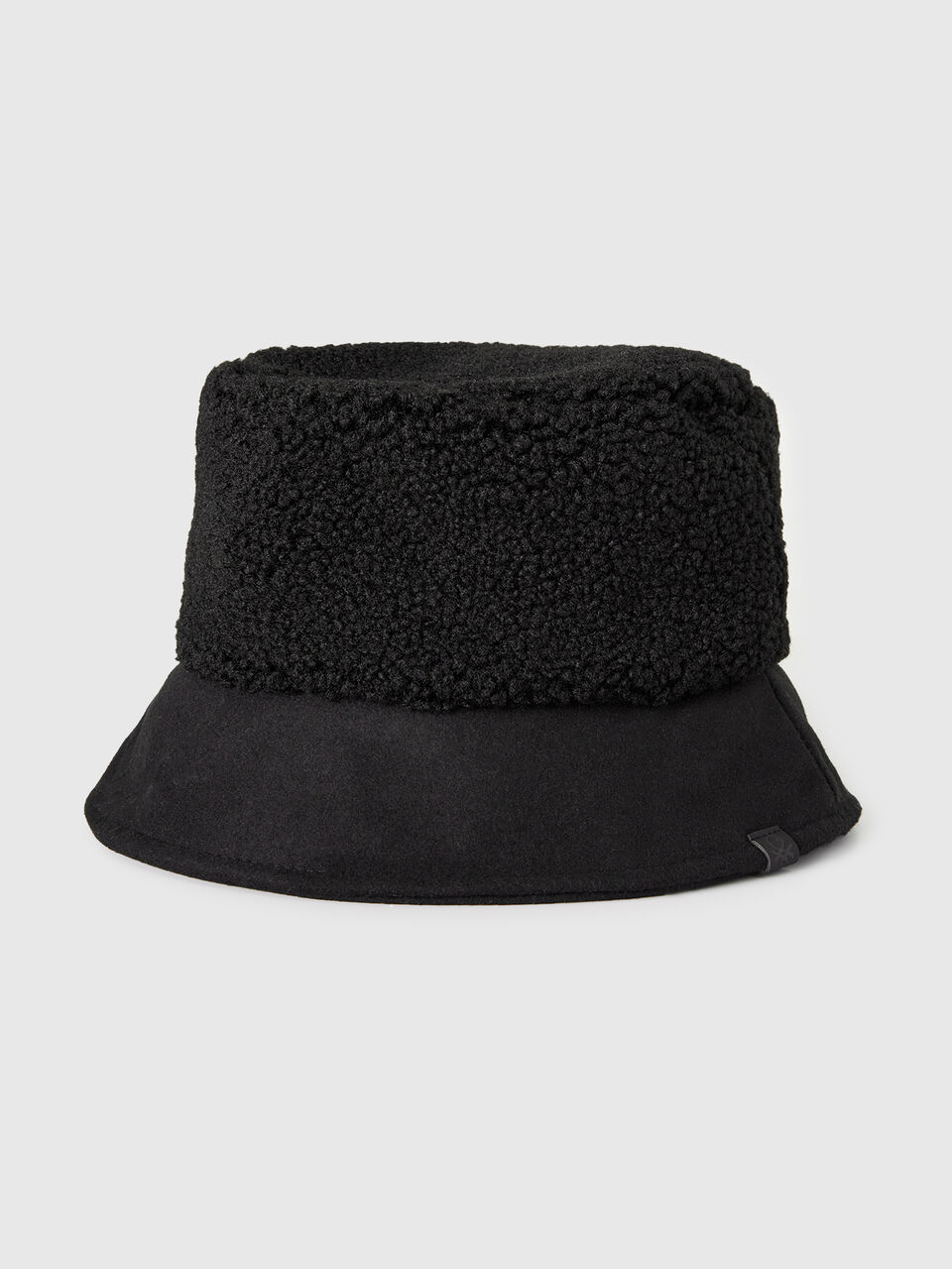 Bucket hat in faux fur