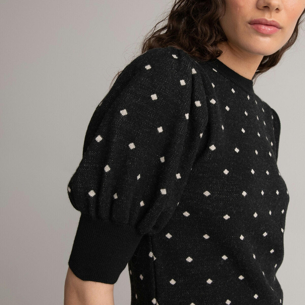 Pull col rond, manches courtes ballons