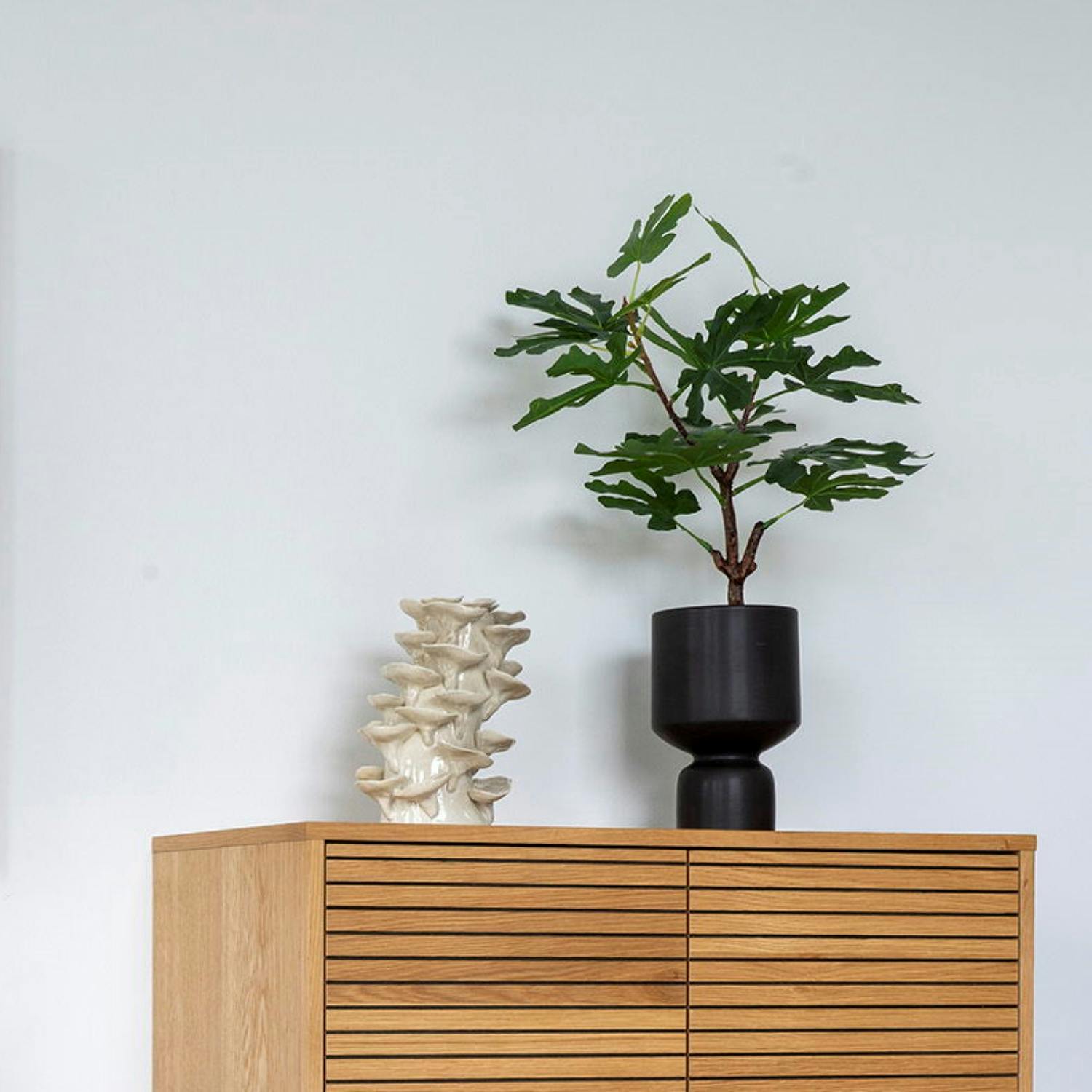 Cache-pot intérieur noir design sablier H 23,5 cm