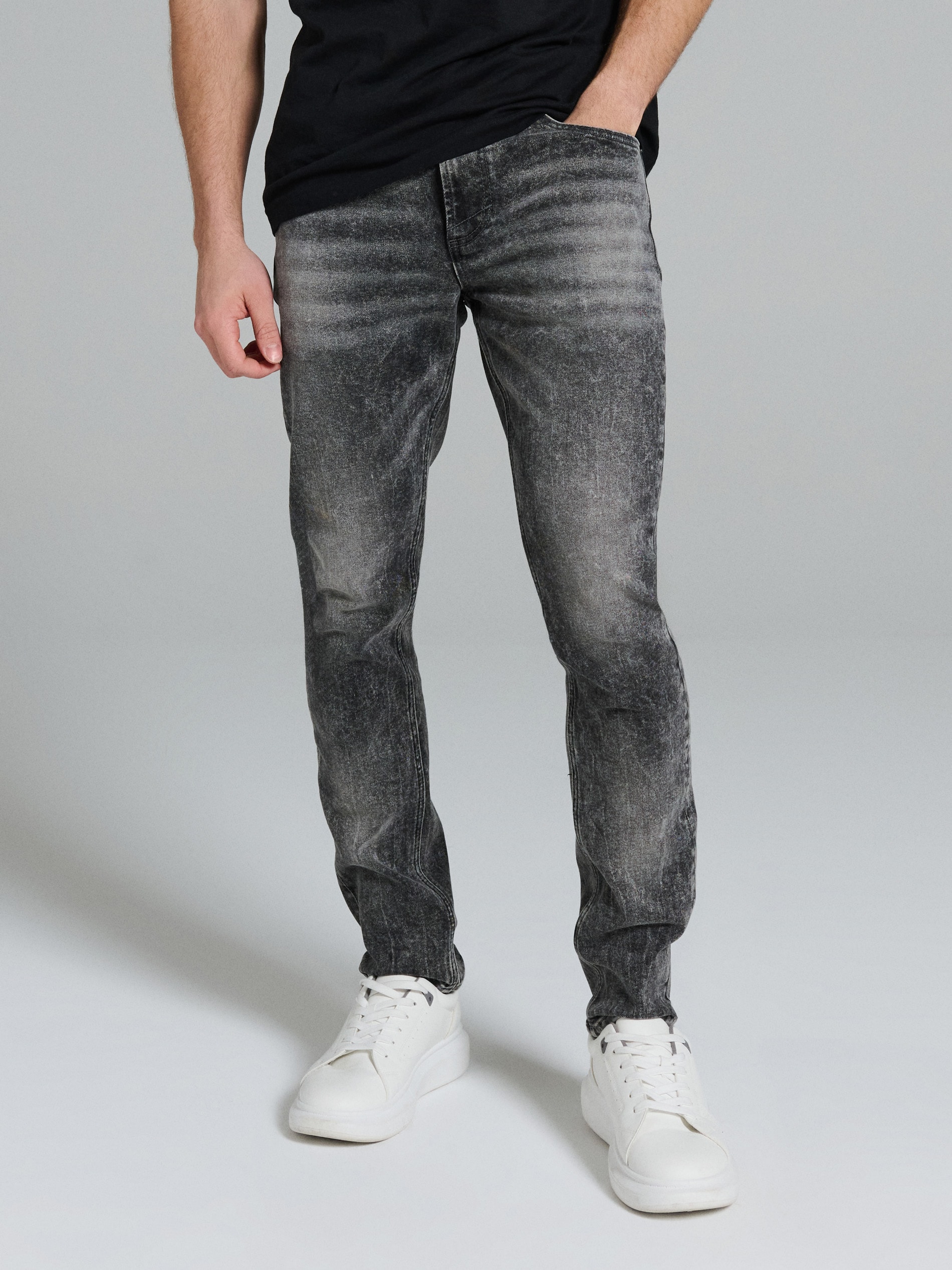 Jeansy slim fit z efektem sprania