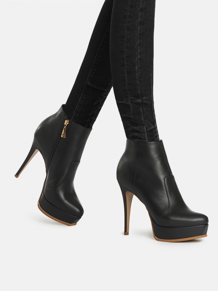 Ladies' black boots