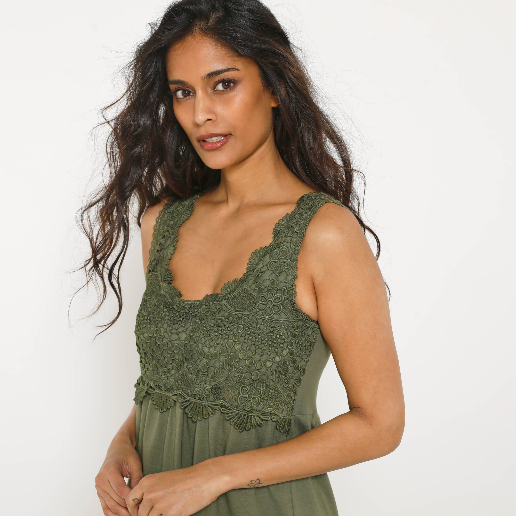 Robe plastron macramé