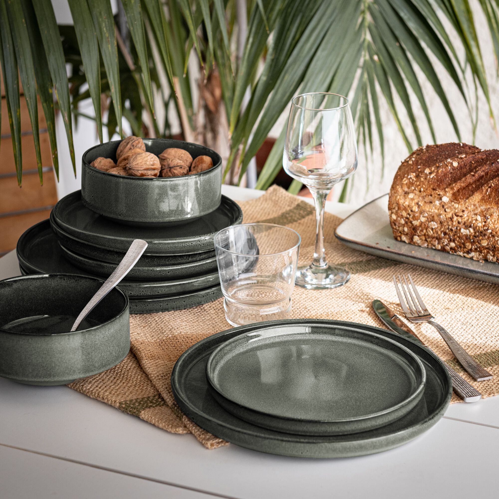 PIETRA - Assiette creuse en grès émail réactif D15,5cm - vert