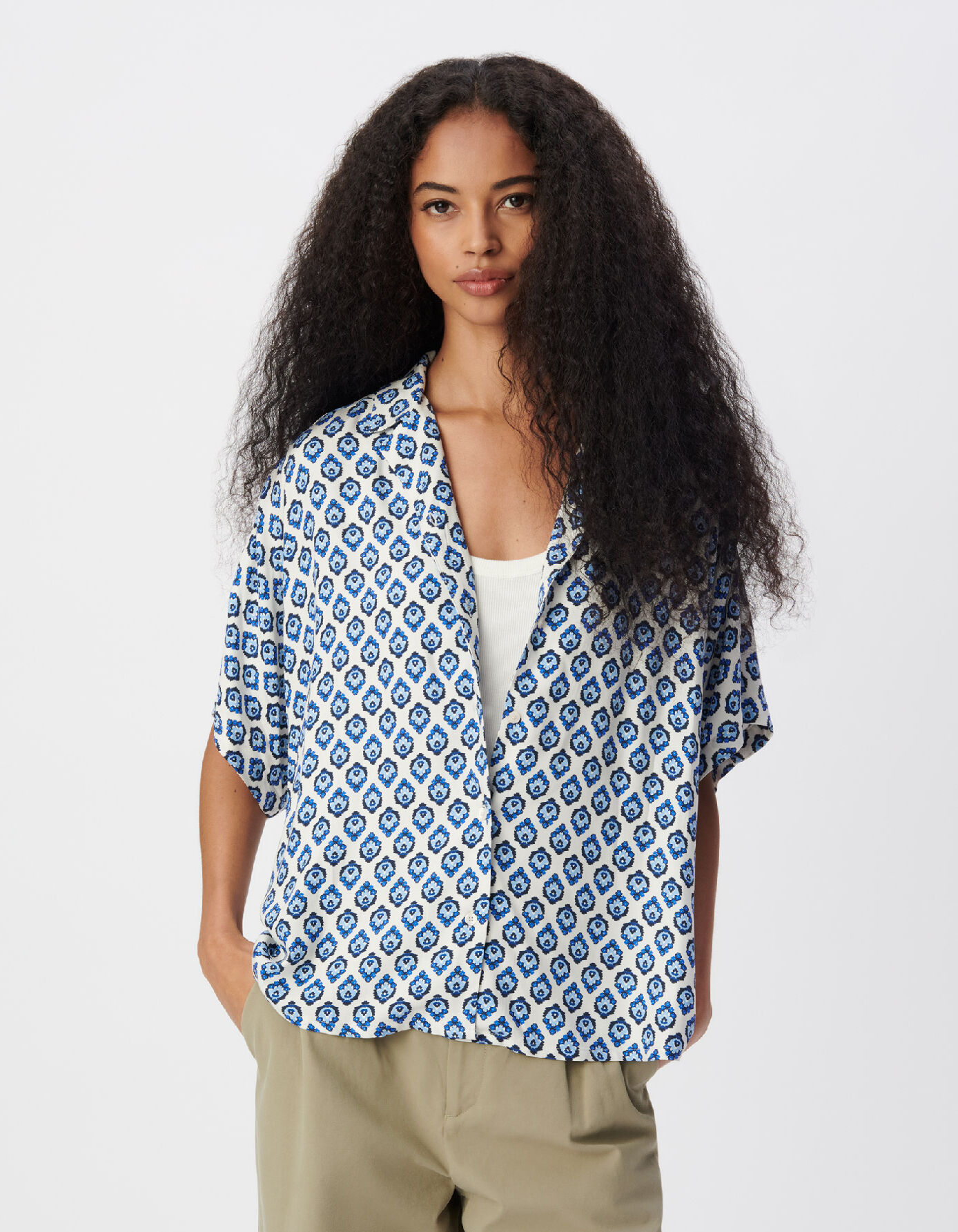 Chemise manches courtes imprimé floral bleu Femme