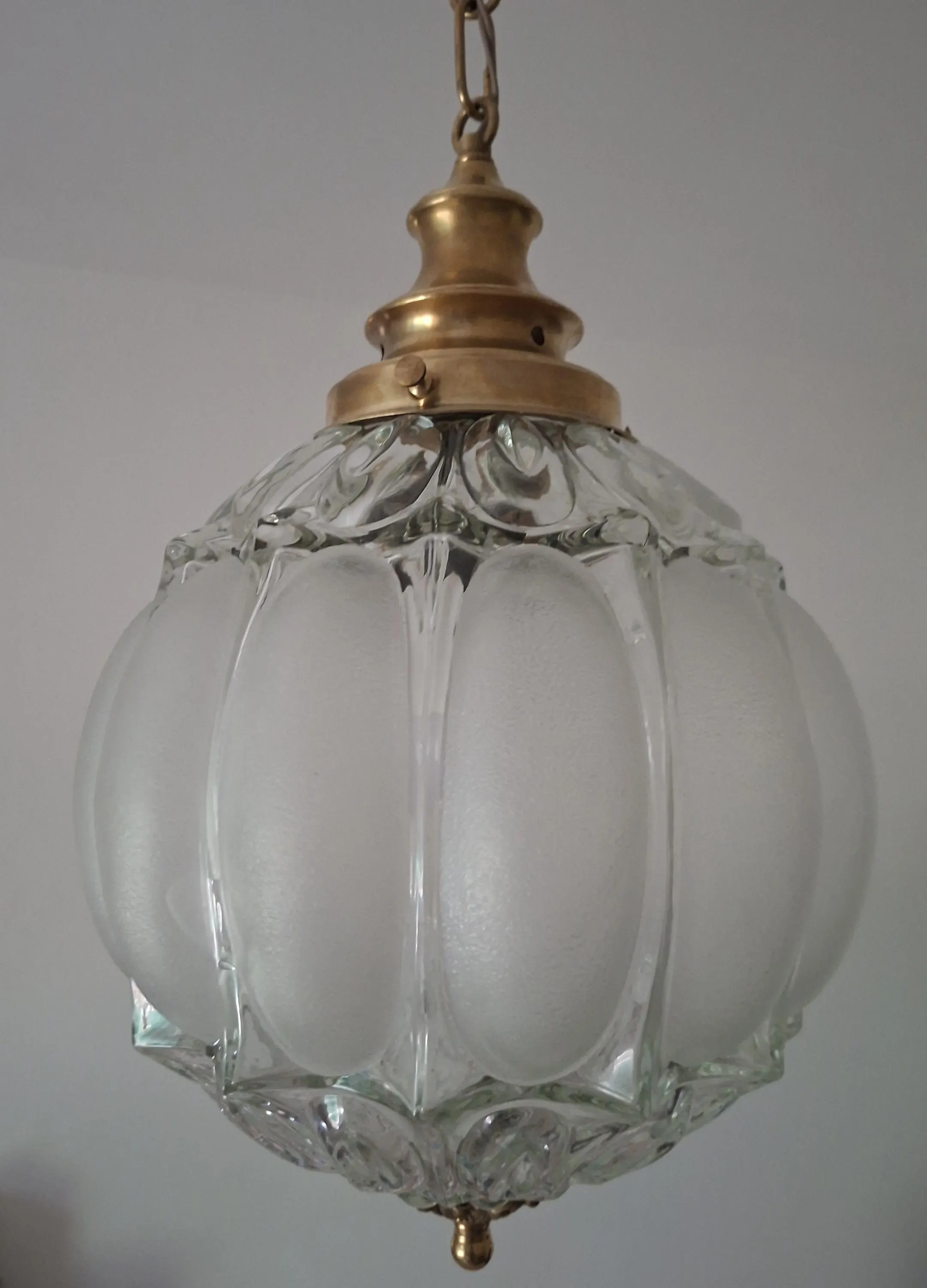 Vintage pendant lamp in hand-crafted Murano glass and brass, 1970s