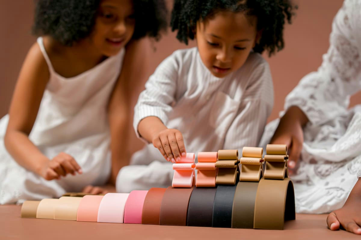 - Arc-en-ciel en silicone à empiler Diversity (12 pièces)