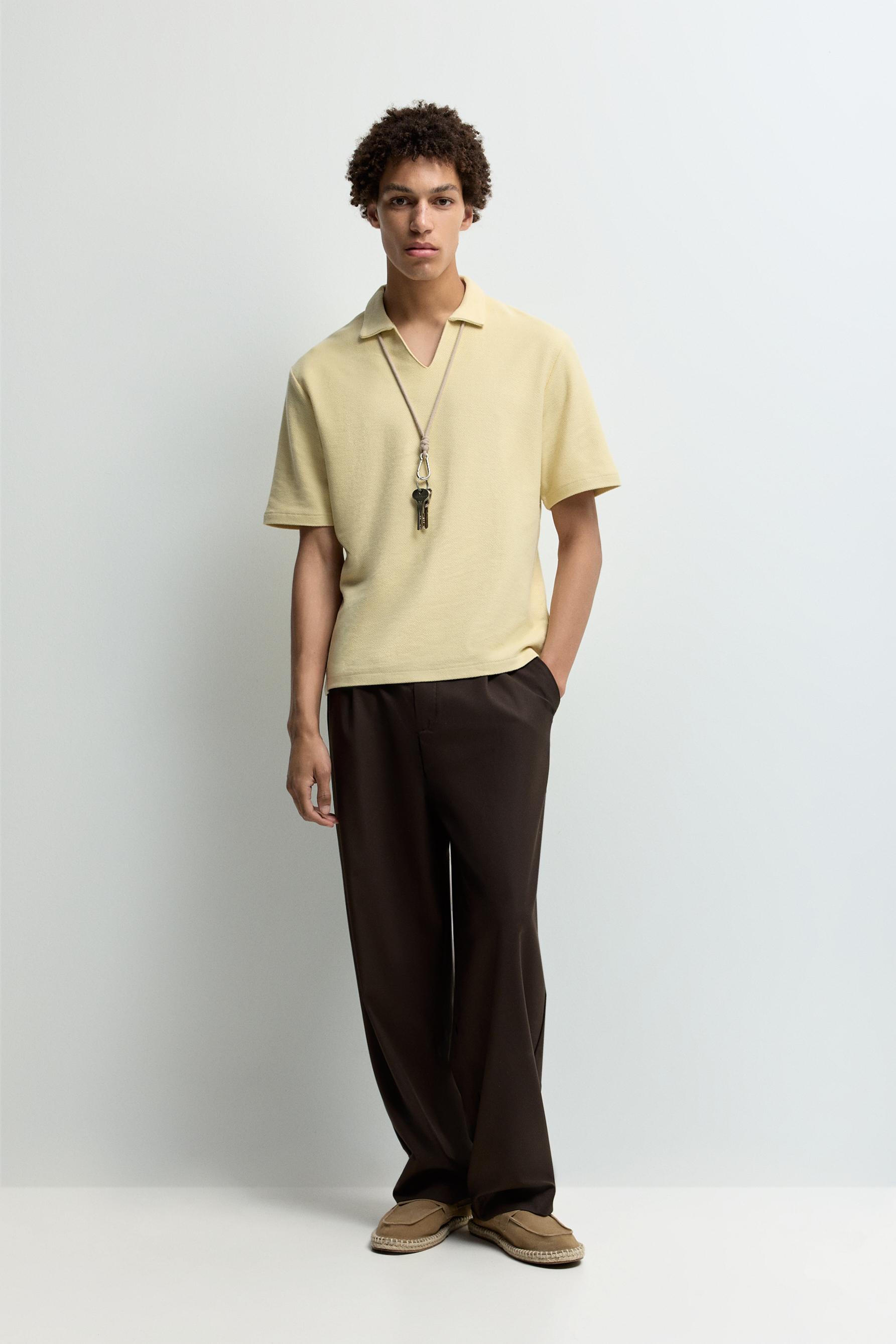 Polo textura cuello pico