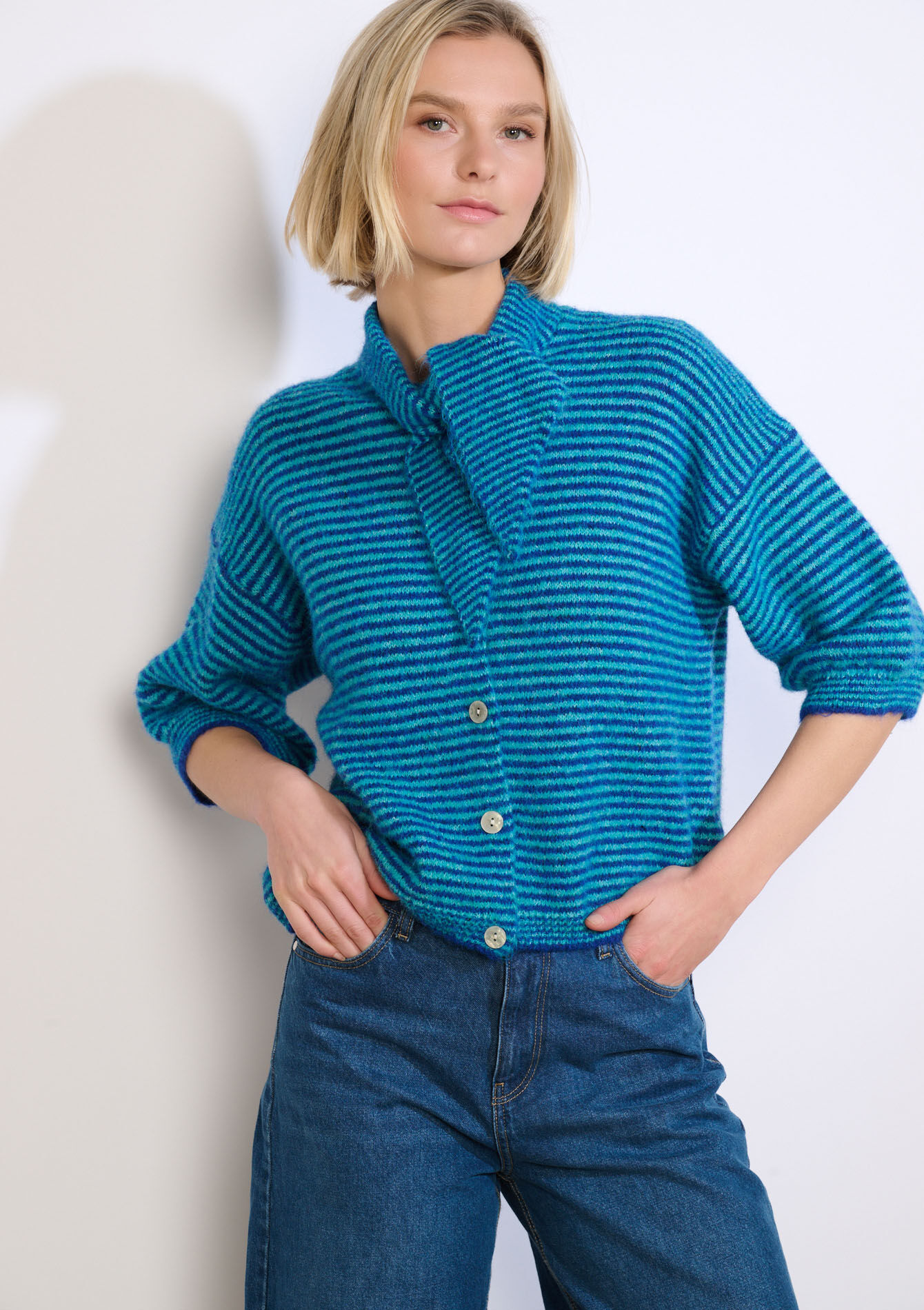 Gestreept vest met strikkraag