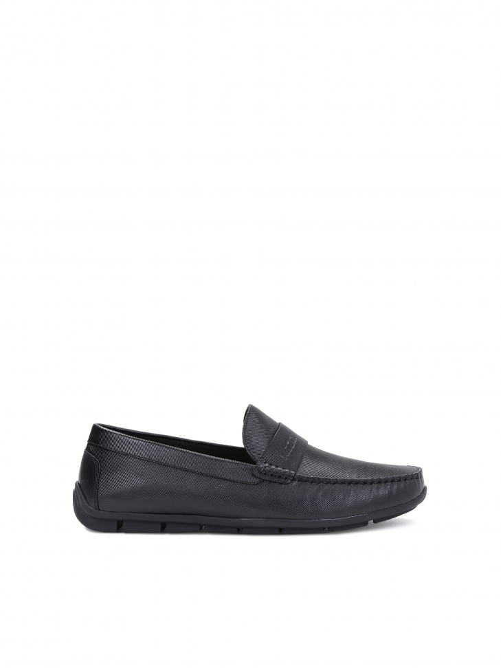 Men’s chic black moccasins with embossed pattern