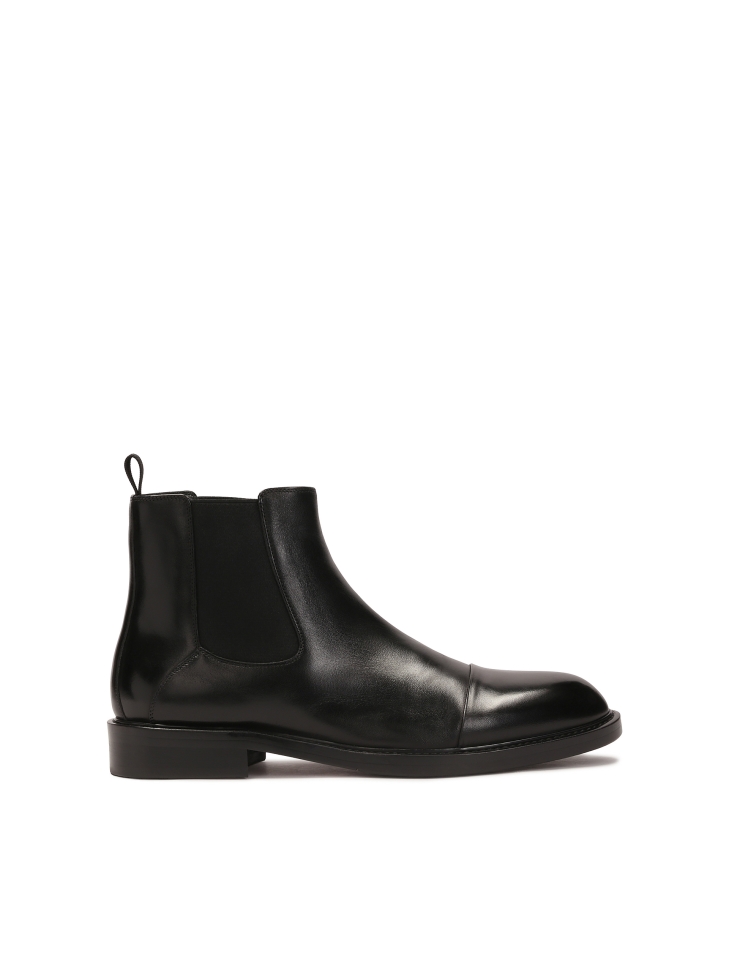 Black leather Chelsea boots