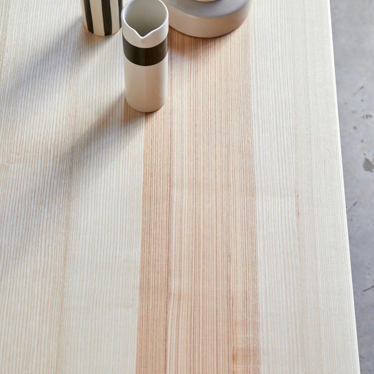 JOSEF - Table basse en frêne olivier massif français