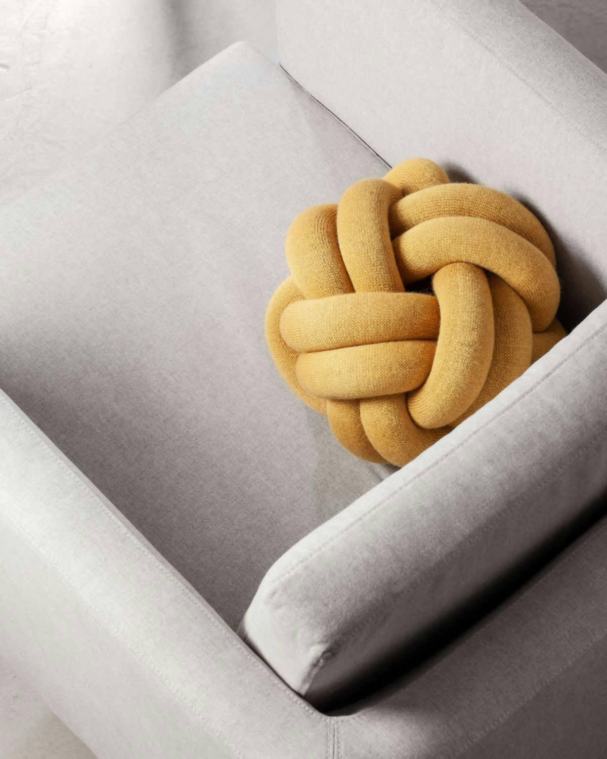 - Coussin Knot Tissus jaune 30x15x30 cm