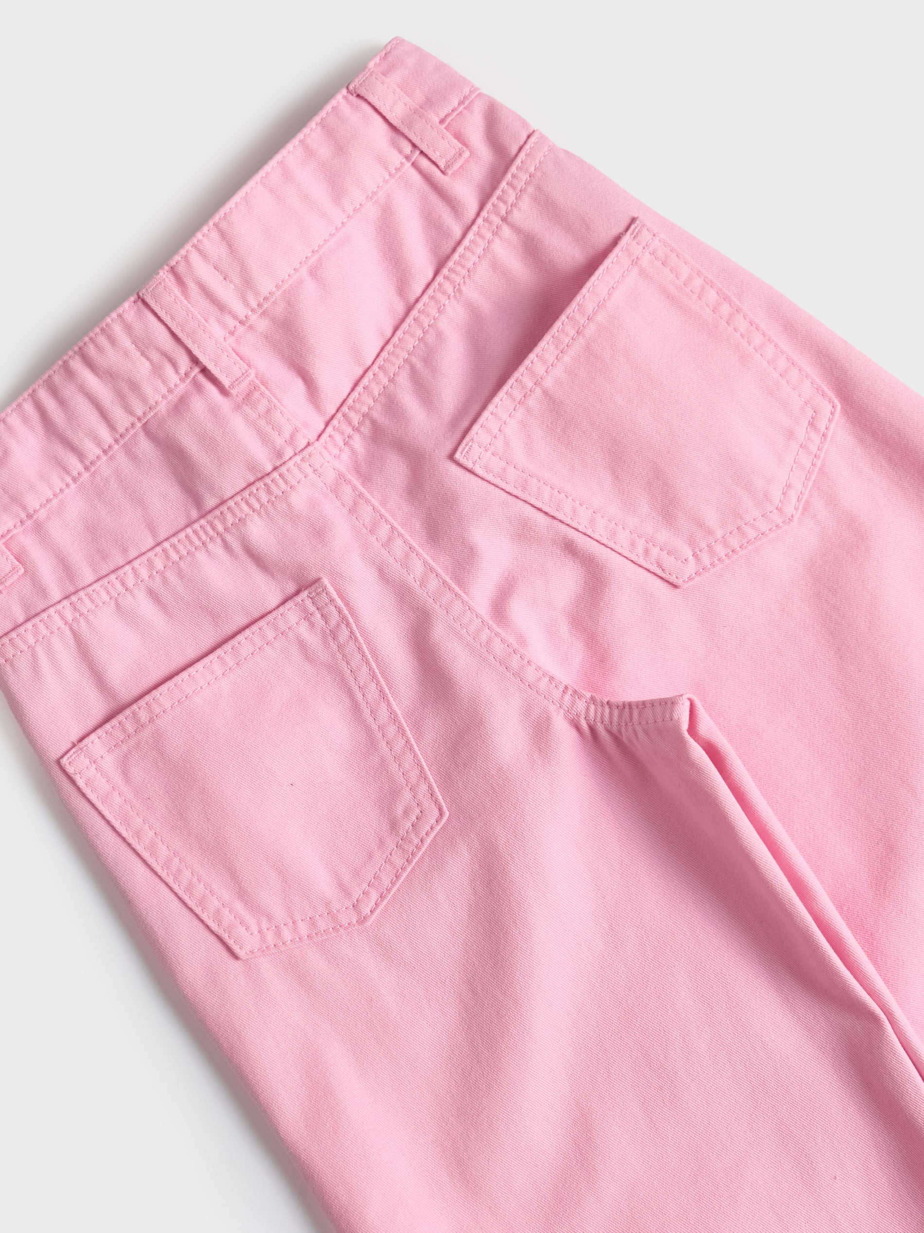Jeansy wide leg z napisem Barbie