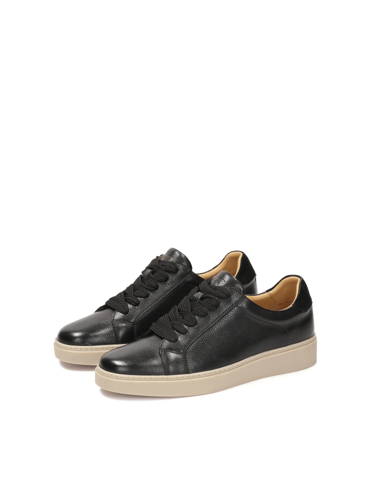 Black men's sports shoes