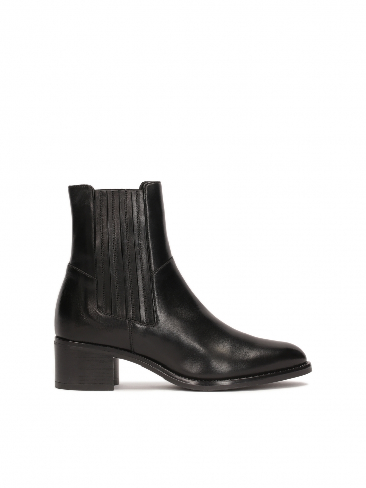 Leather boots with elastic bands