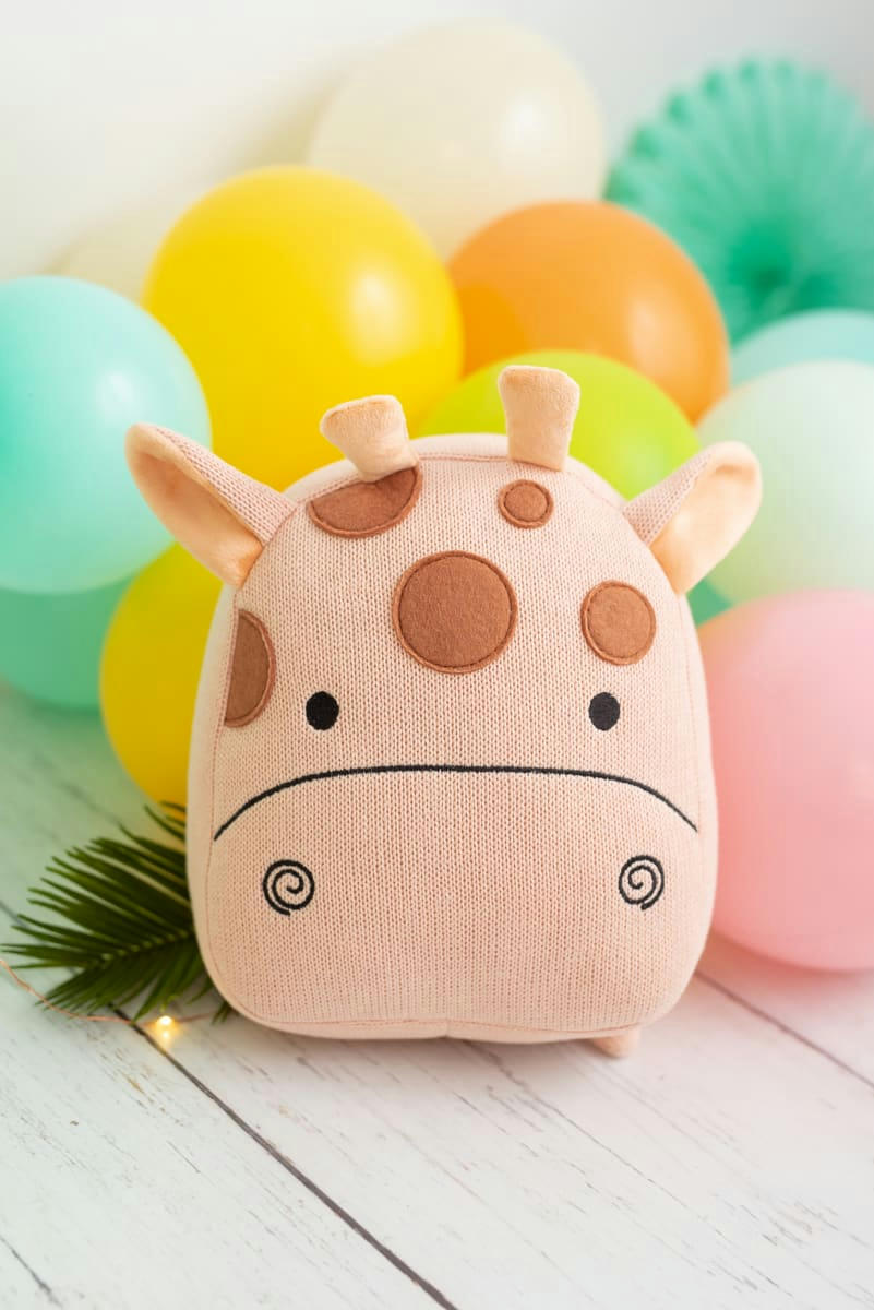 MONTESSORI - Coussin girafe pinky Clara 100% coton rose